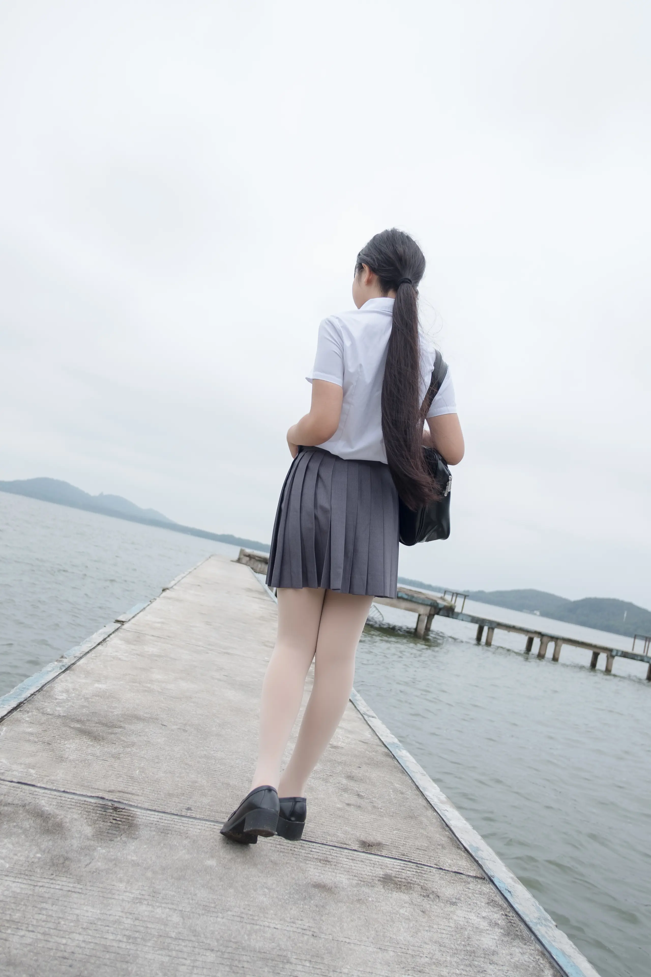 森萝财团 BETA 女生的白衬衣 [75P]