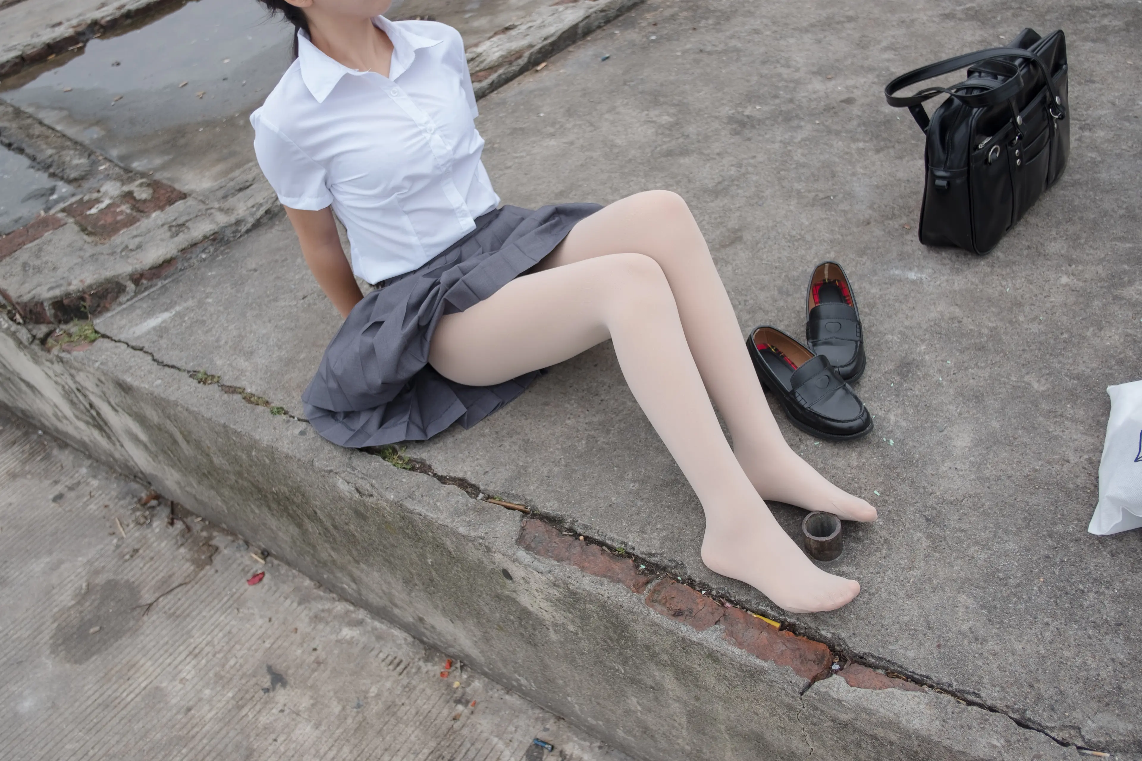 森萝财团 BETA 女生的白衬衣 [75P]