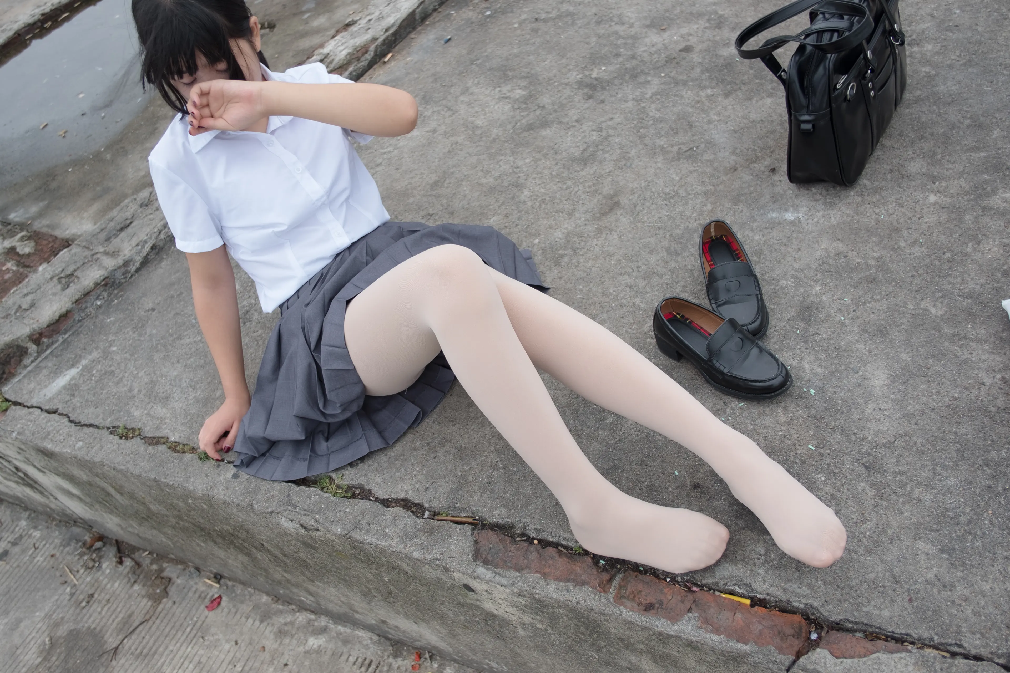 森萝财团 BETA 女生的白衬衣 [75P]