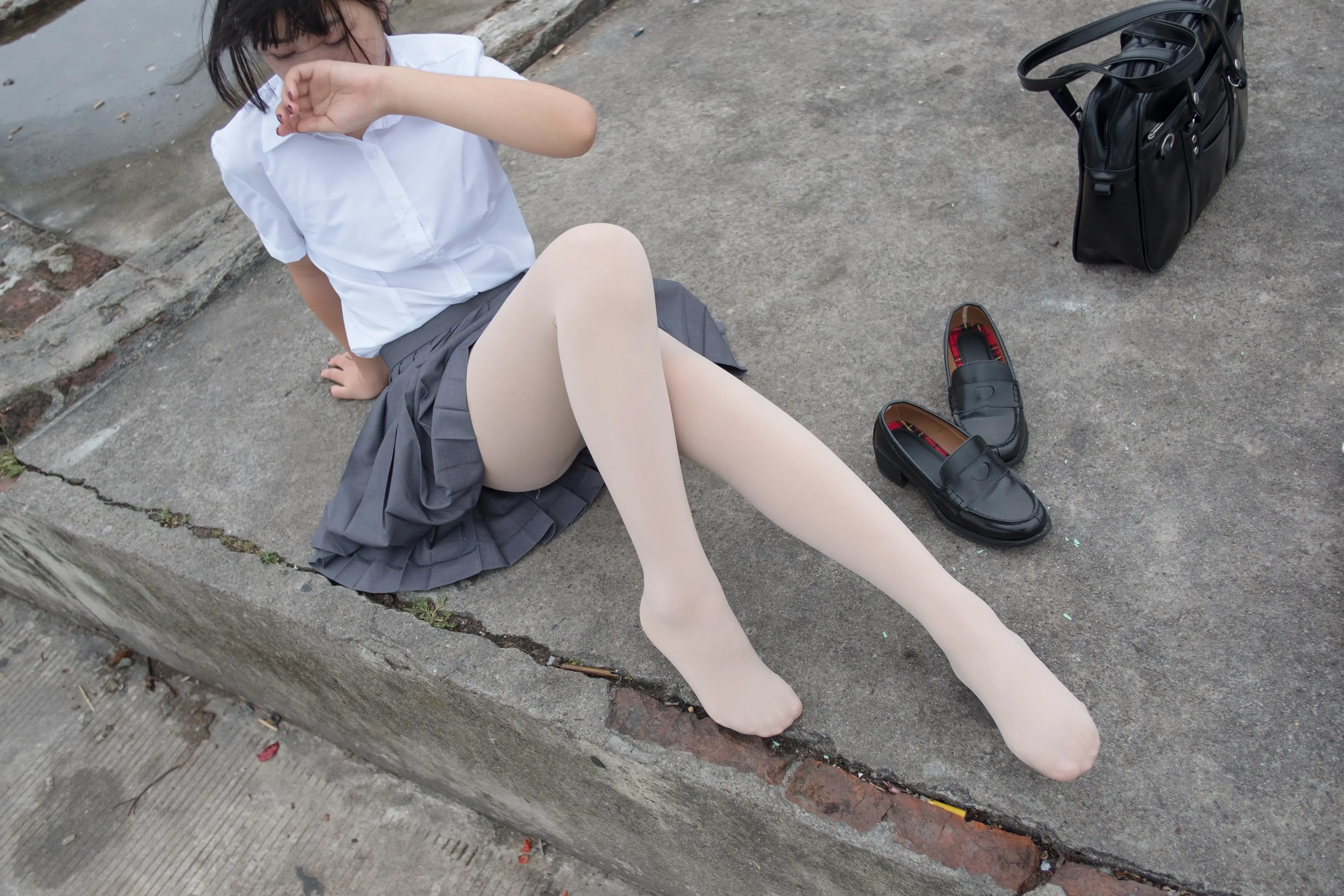 森萝财团 BETA 女生的白衬衣 [75P]