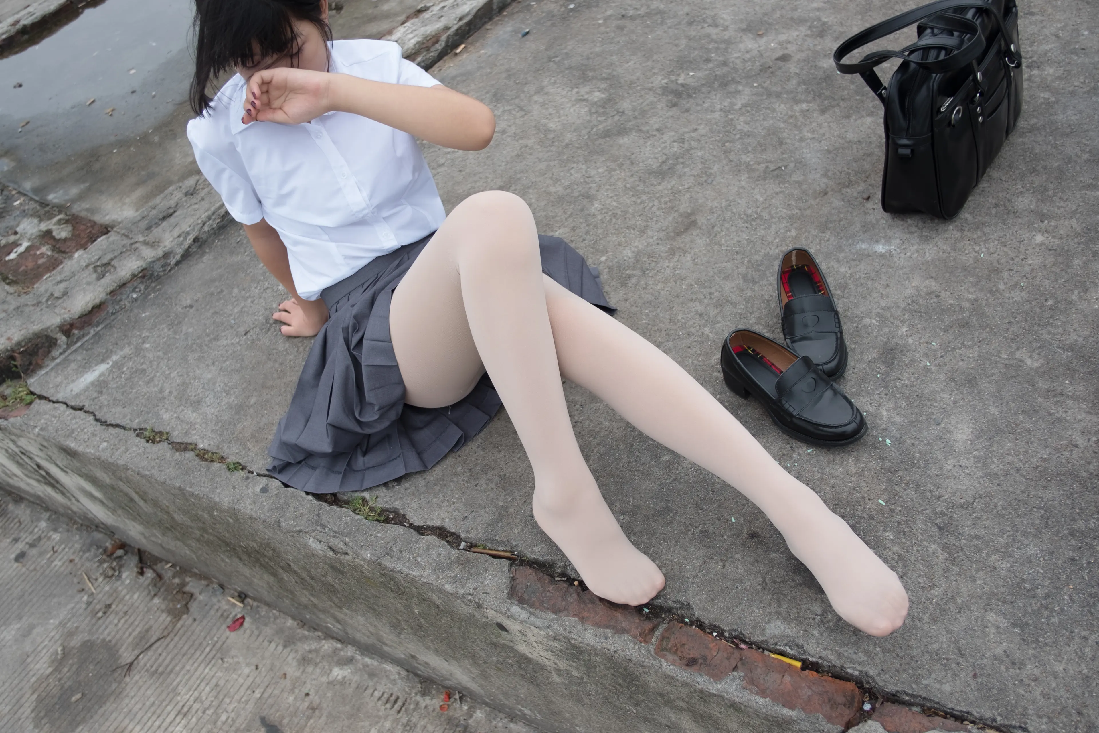 森萝财团 BETA 女生的白衬衣 [75P]