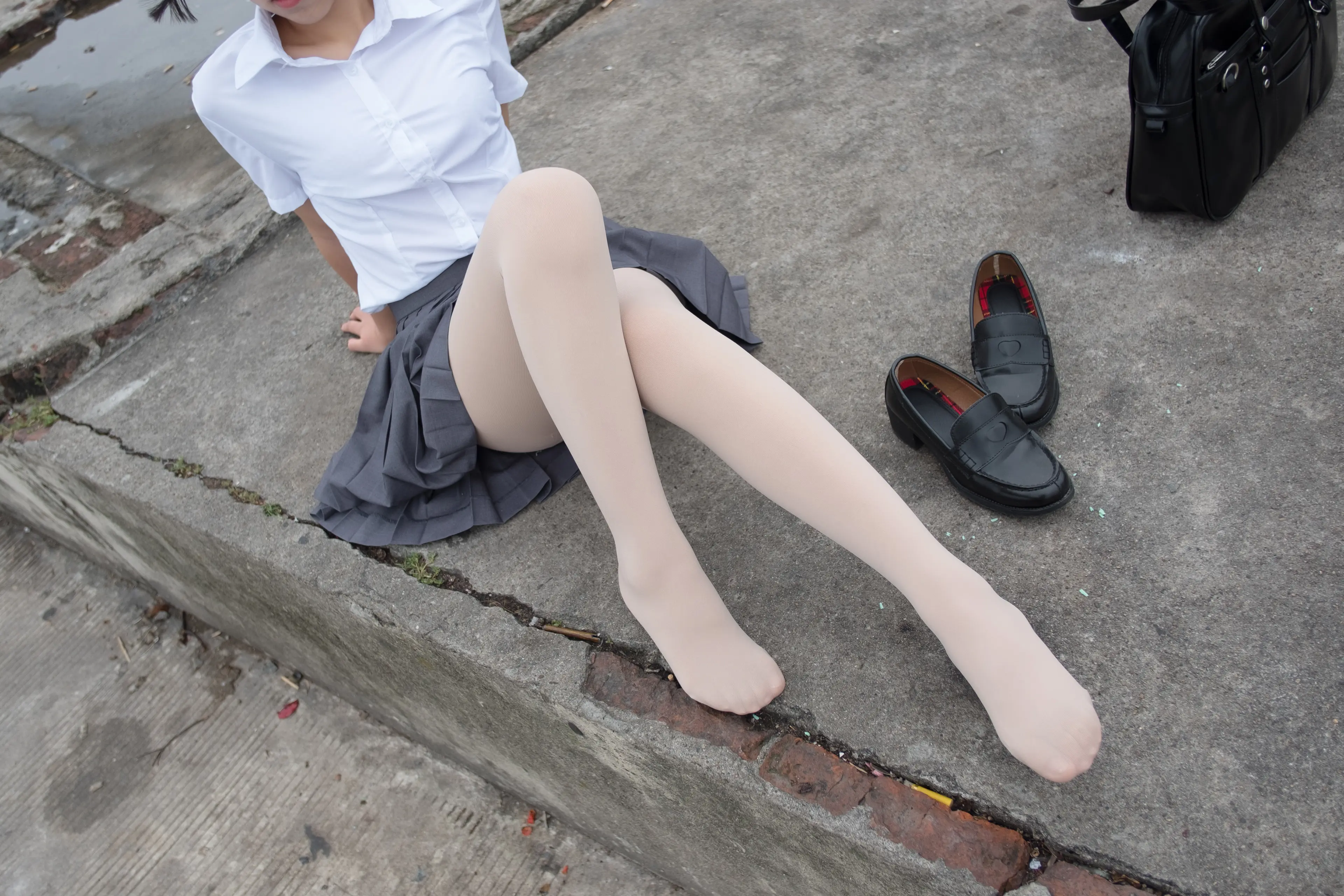 森萝财团 BETA 女生的白衬衣 [75P]