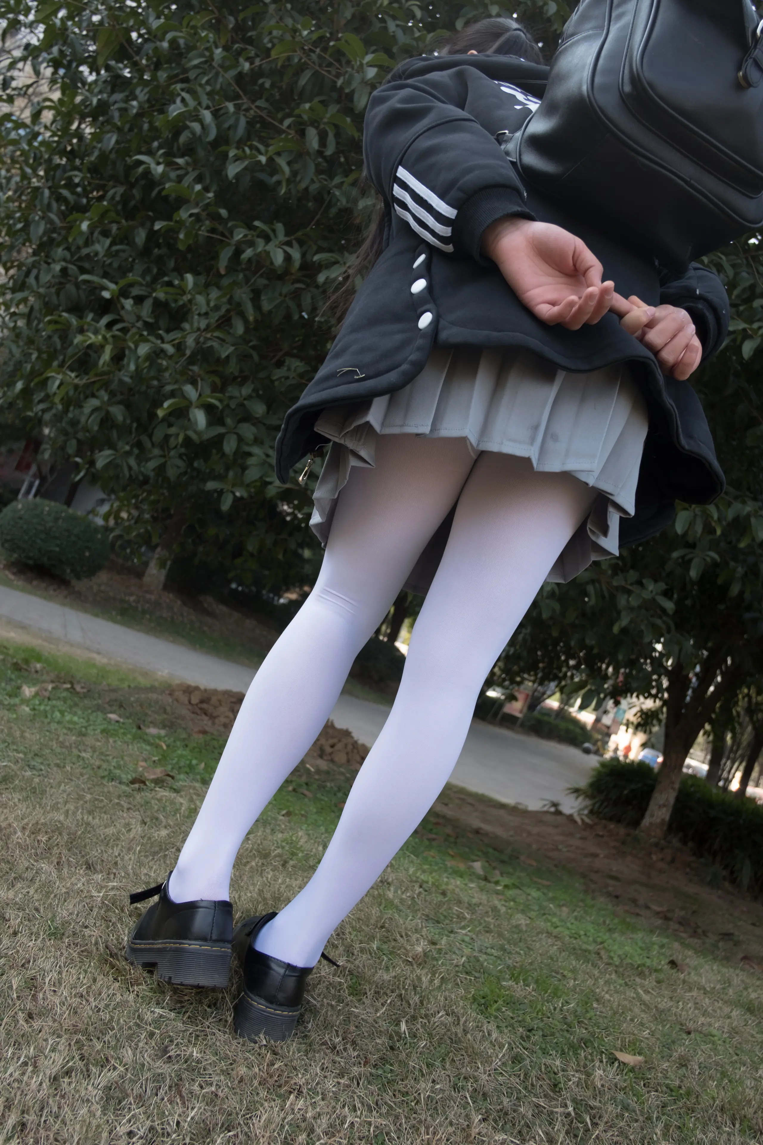 森萝财团 BETA 户外丝足秀 [63P]