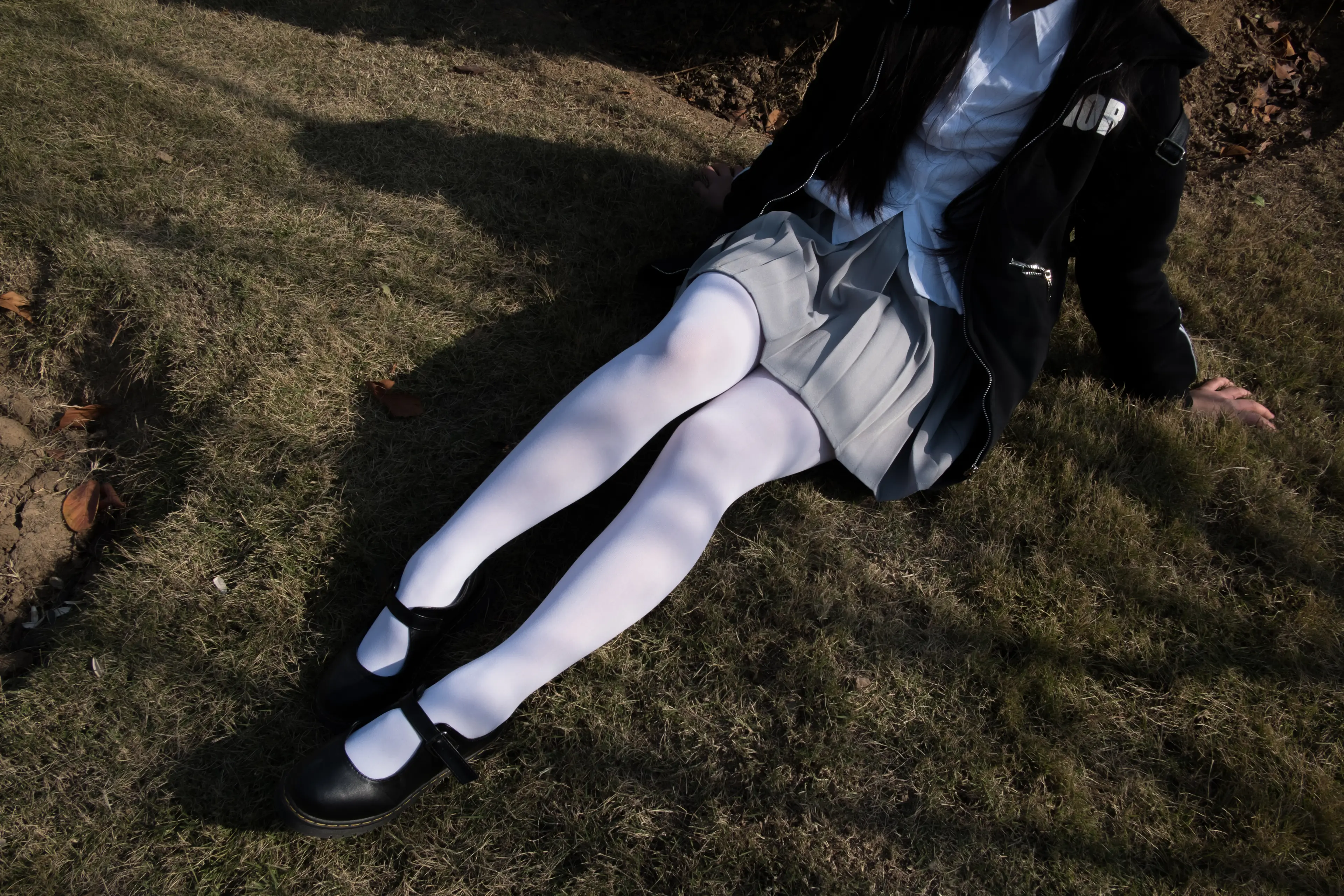 森萝财团 BETA 户外丝足秀 [63P]