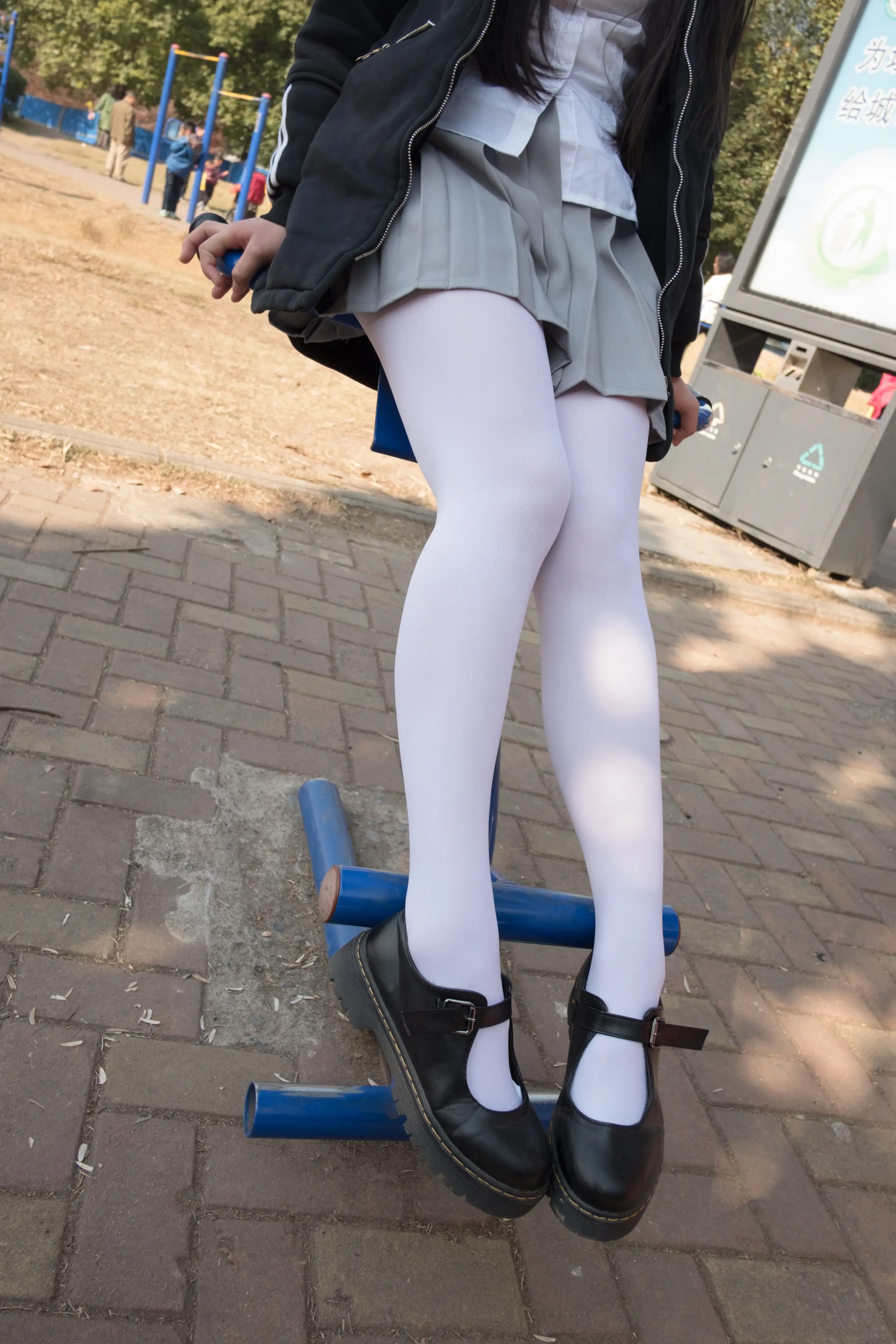 森萝财团 BETA 户外丝足秀 [63P]