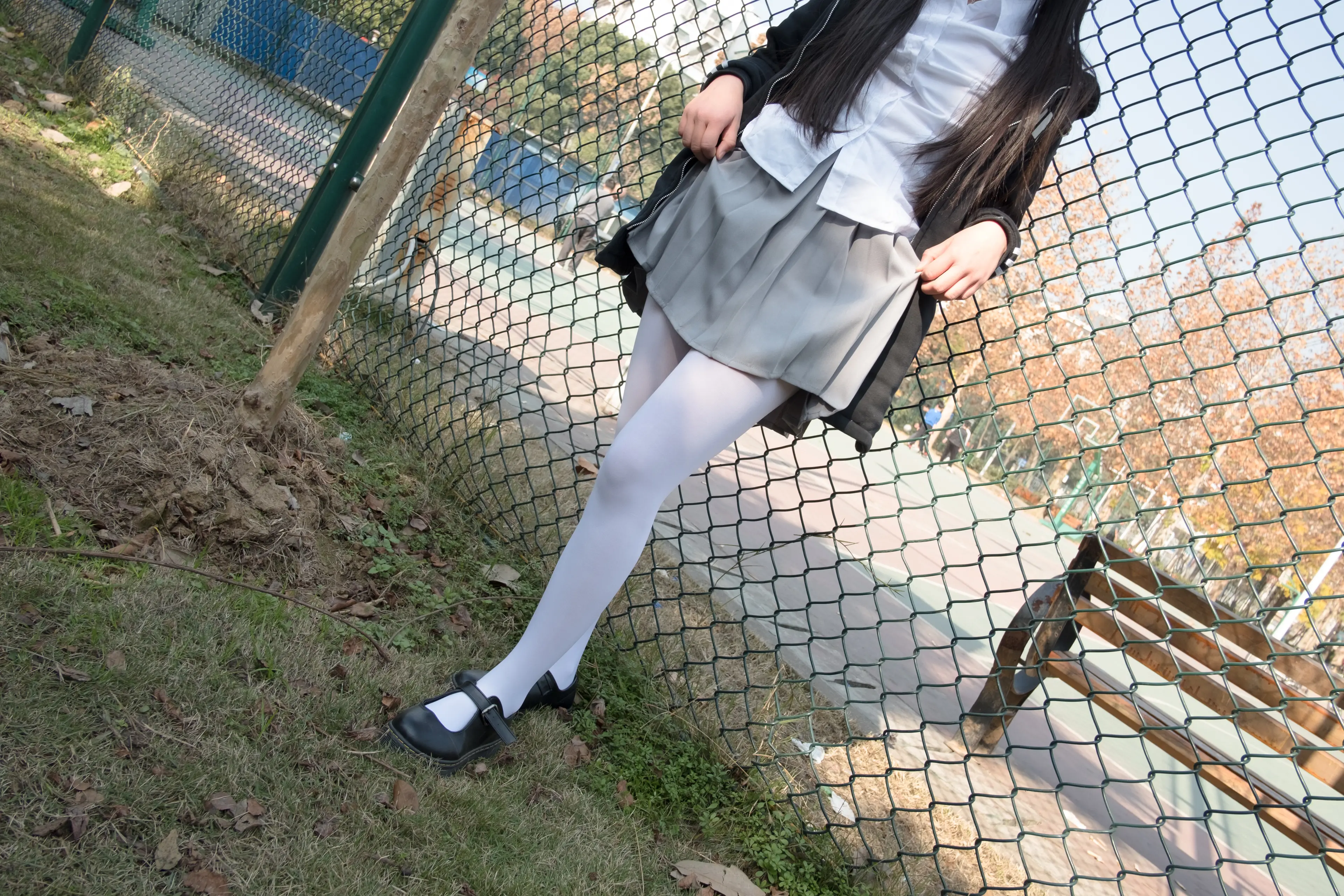 森萝财团 BETA 户外丝足秀 [63P]