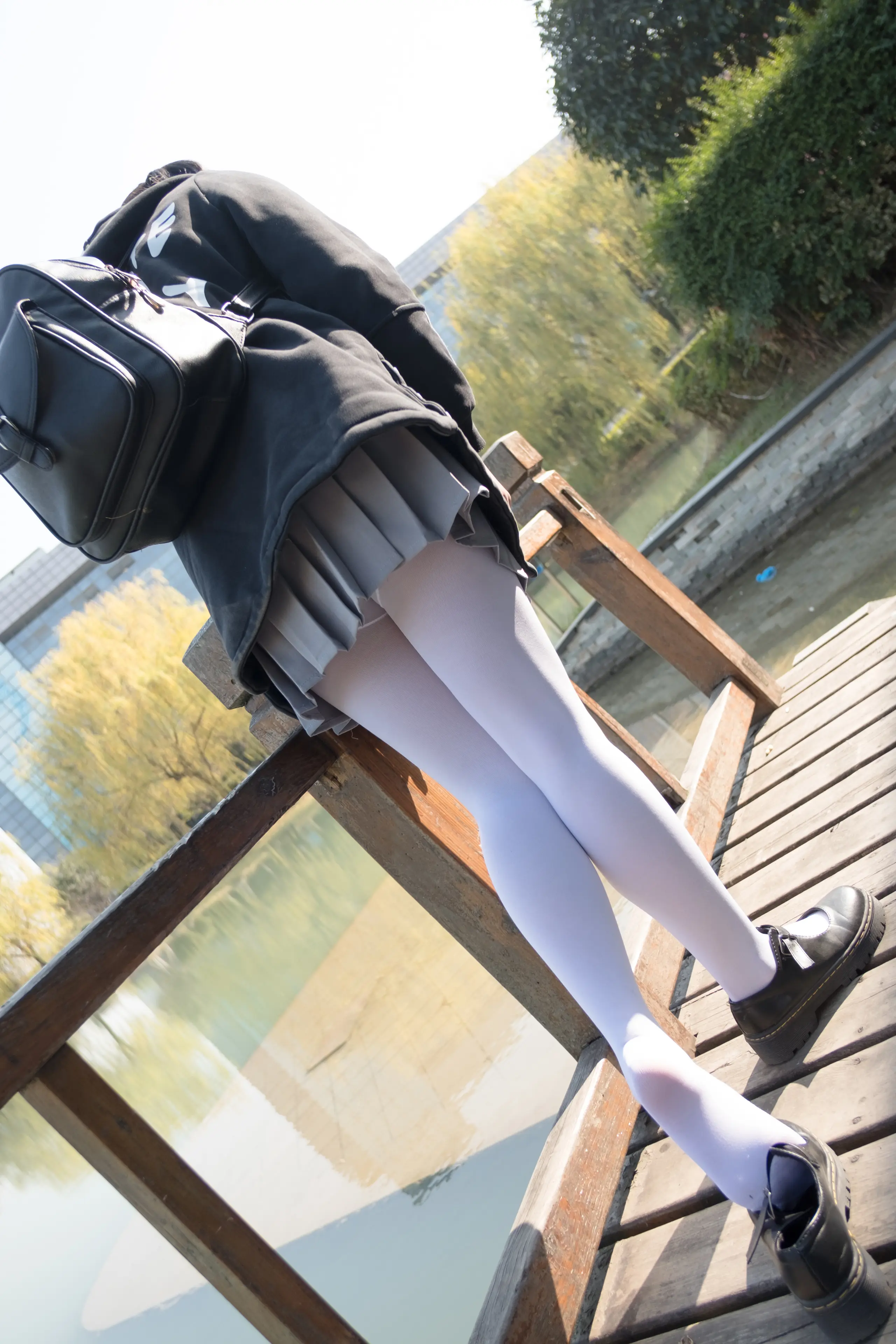 森萝财团 BETA 户外丝足秀 [63P]