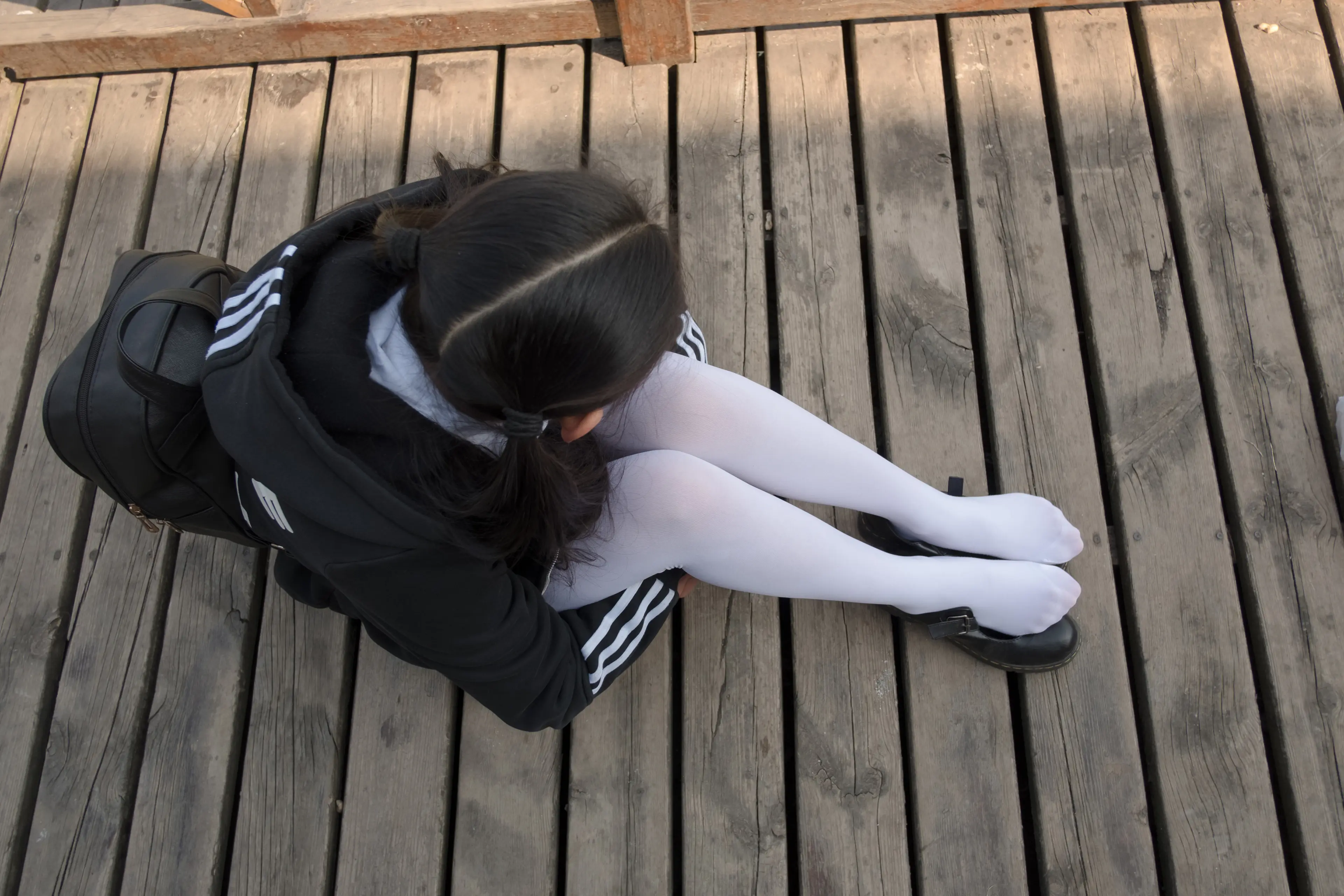 森萝财团 BETA 户外丝足秀 [63P]