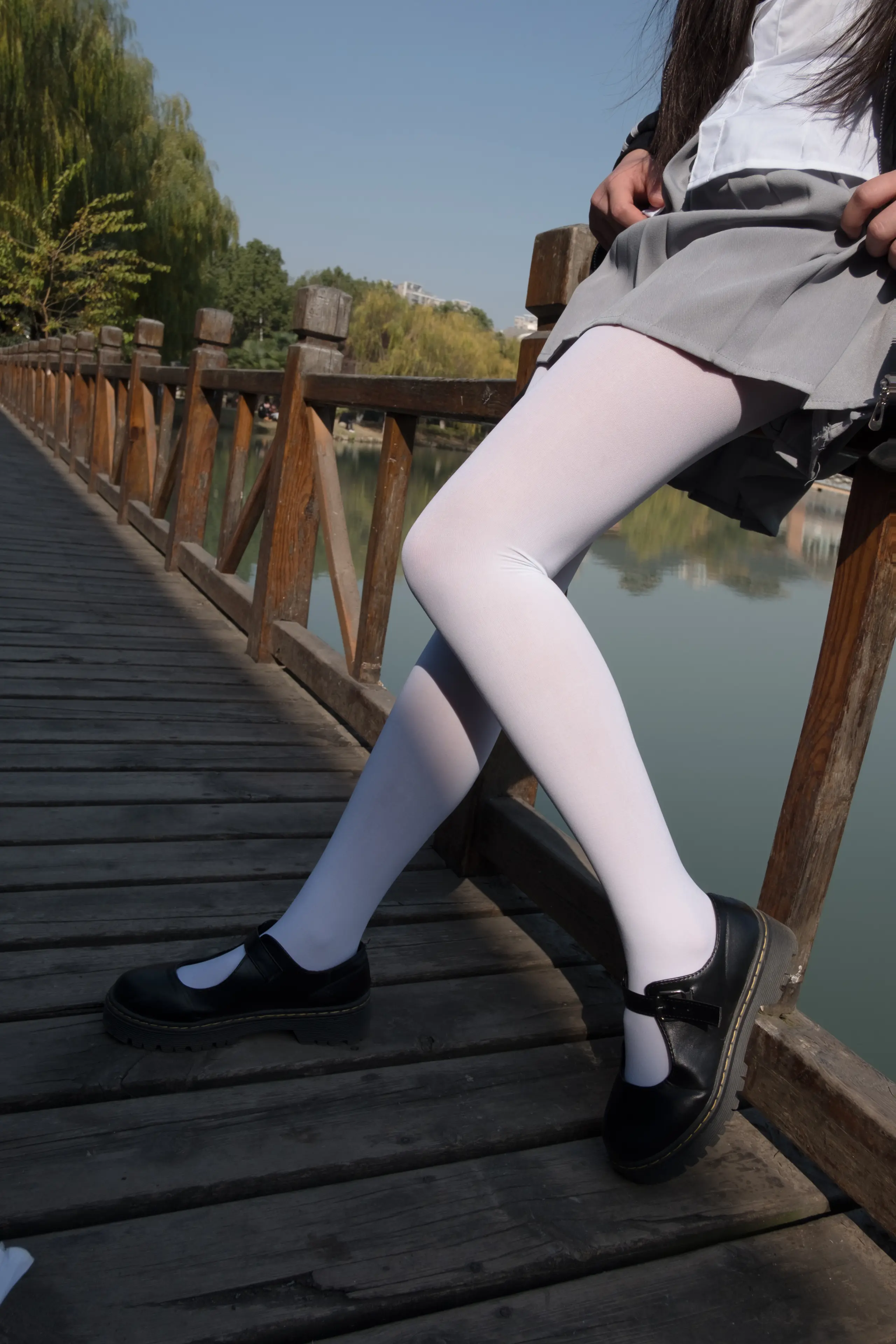 森萝财团 BETA 户外丝足秀 [63P]