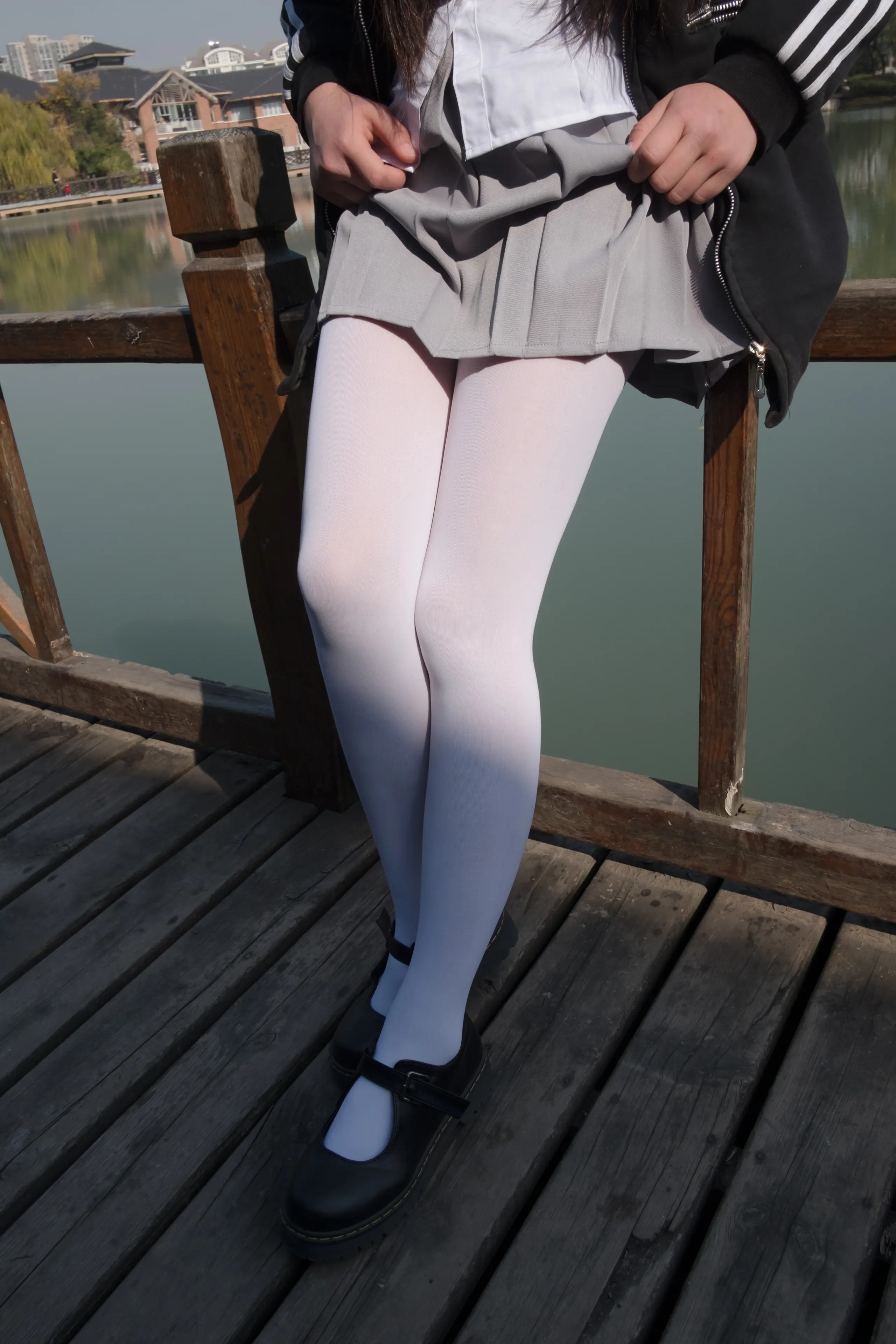 森萝财团 BETA 户外丝足秀 [63P]