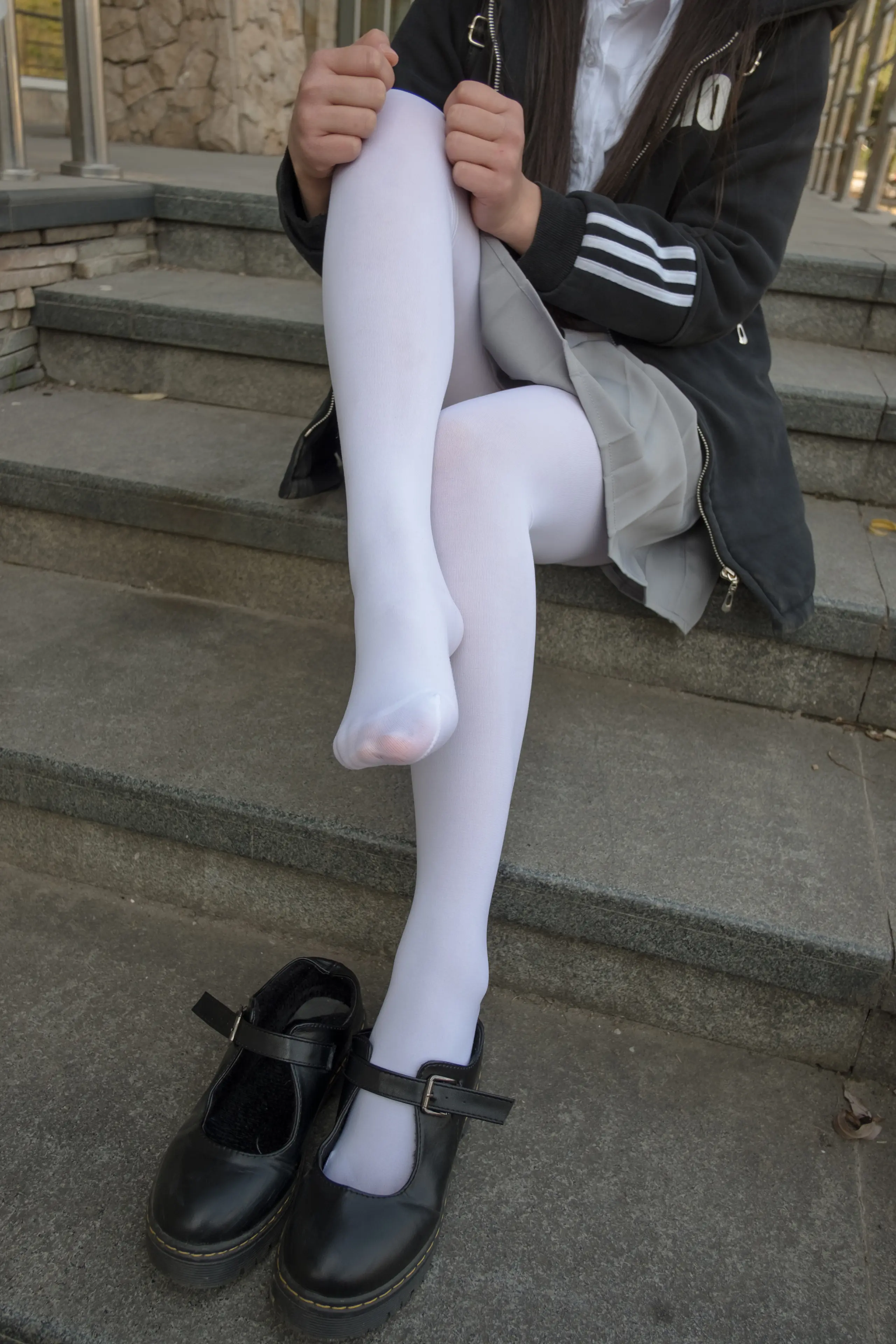 森萝财团 BETA 户外丝足秀 [63P]