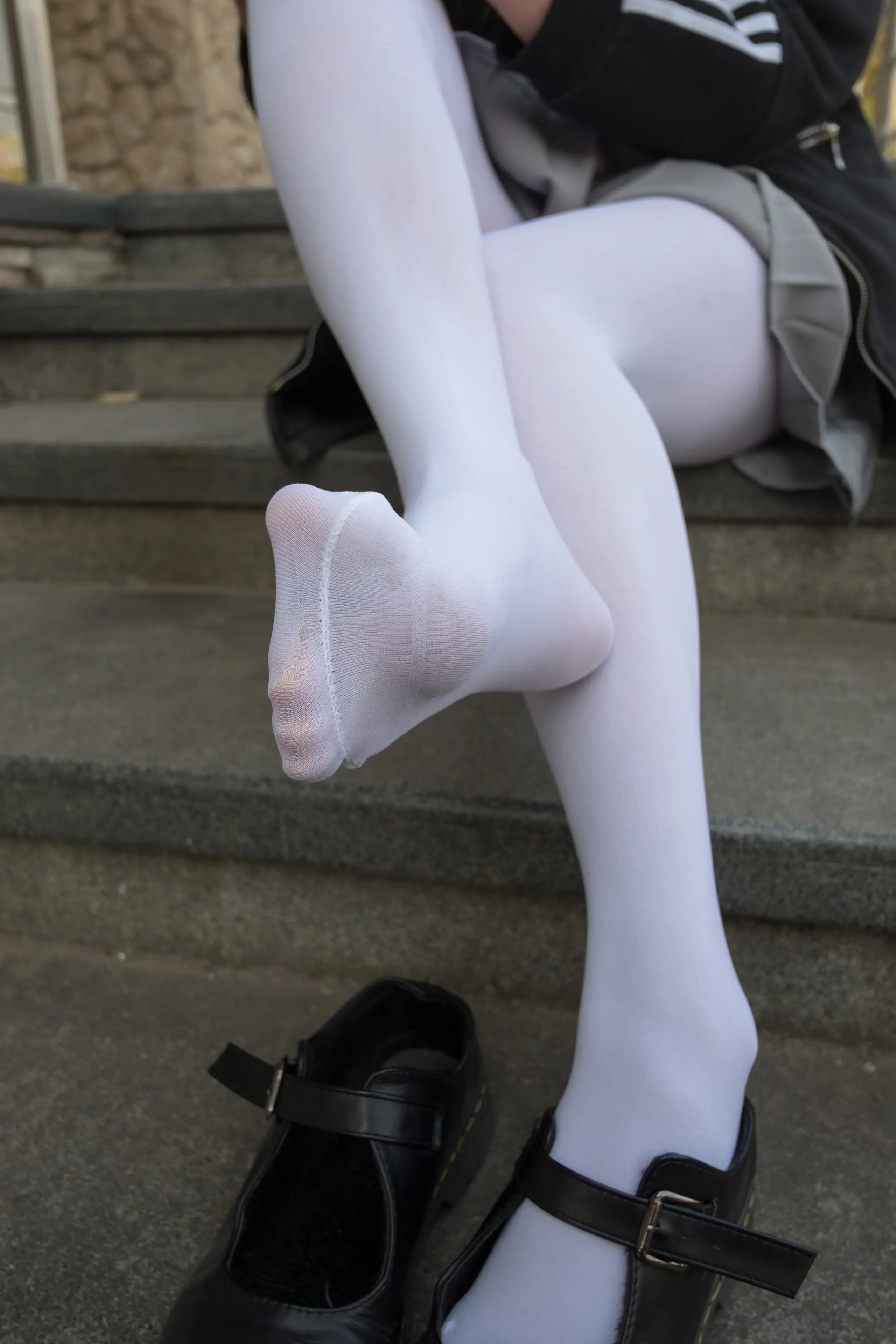 森萝财团 BETA 户外丝足秀 [63P]