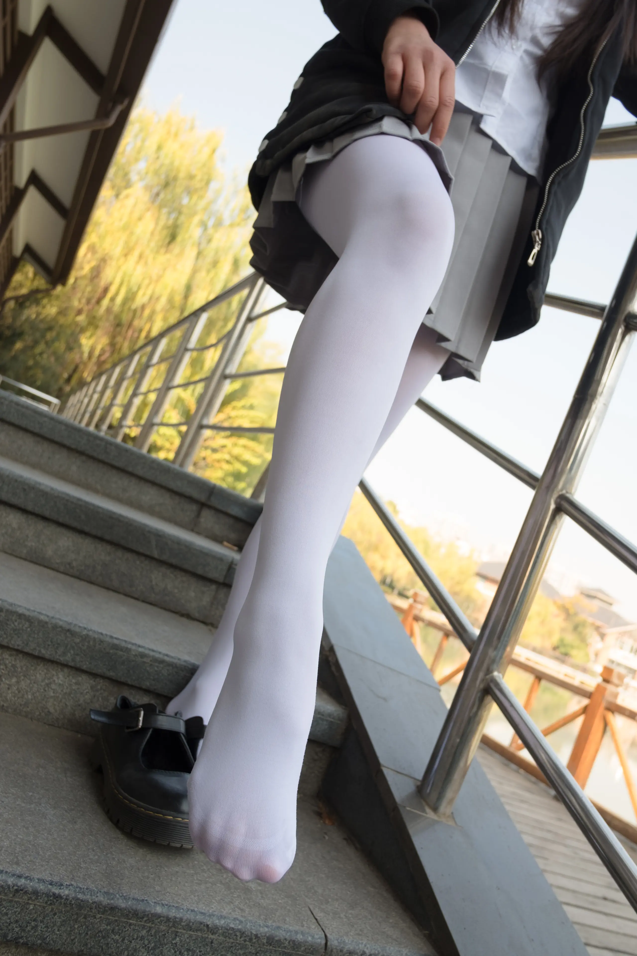 森萝财团 BETA 户外丝足秀 [63P]