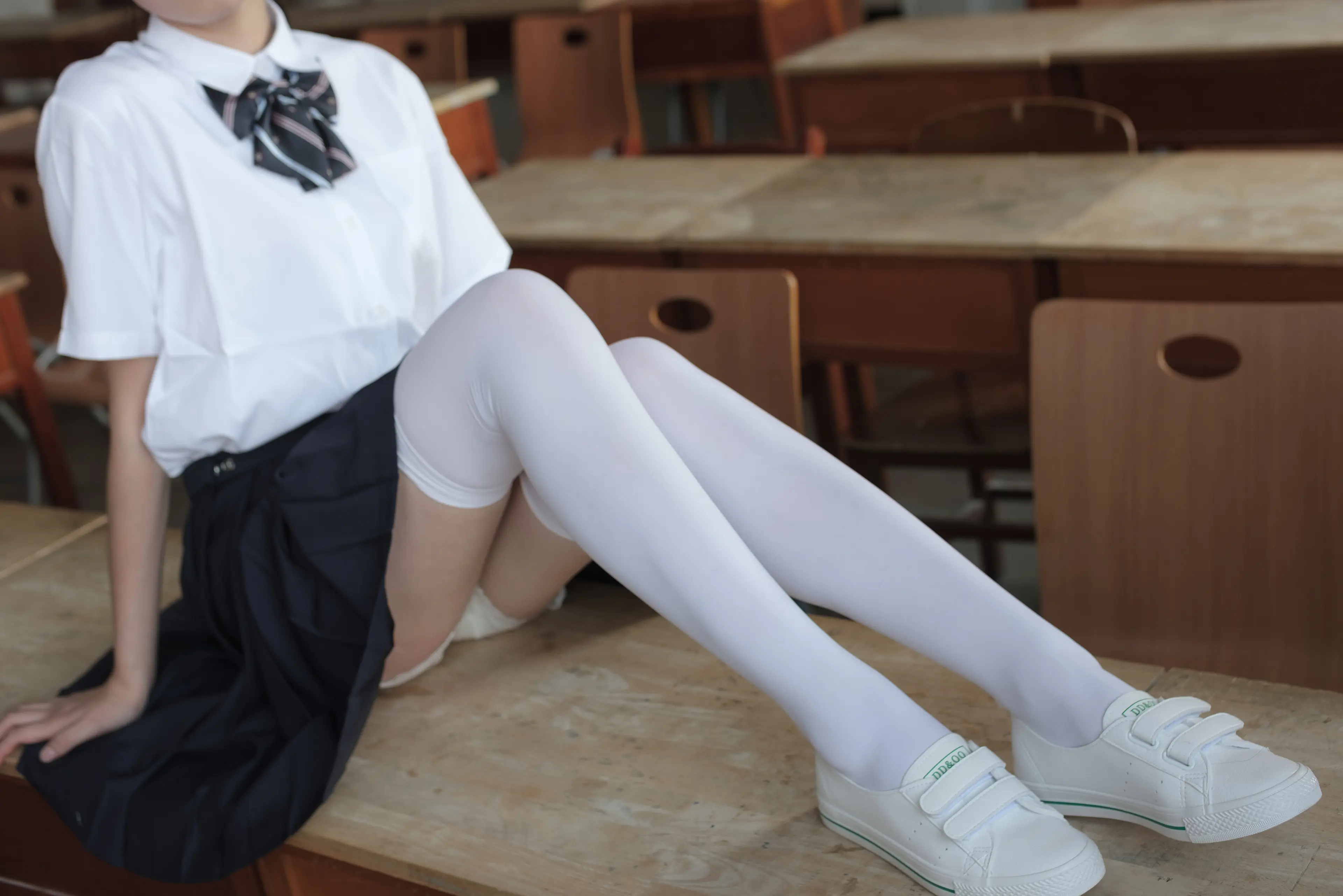 森萝财团 BETA 教室里的JK白丝少女 [66P]