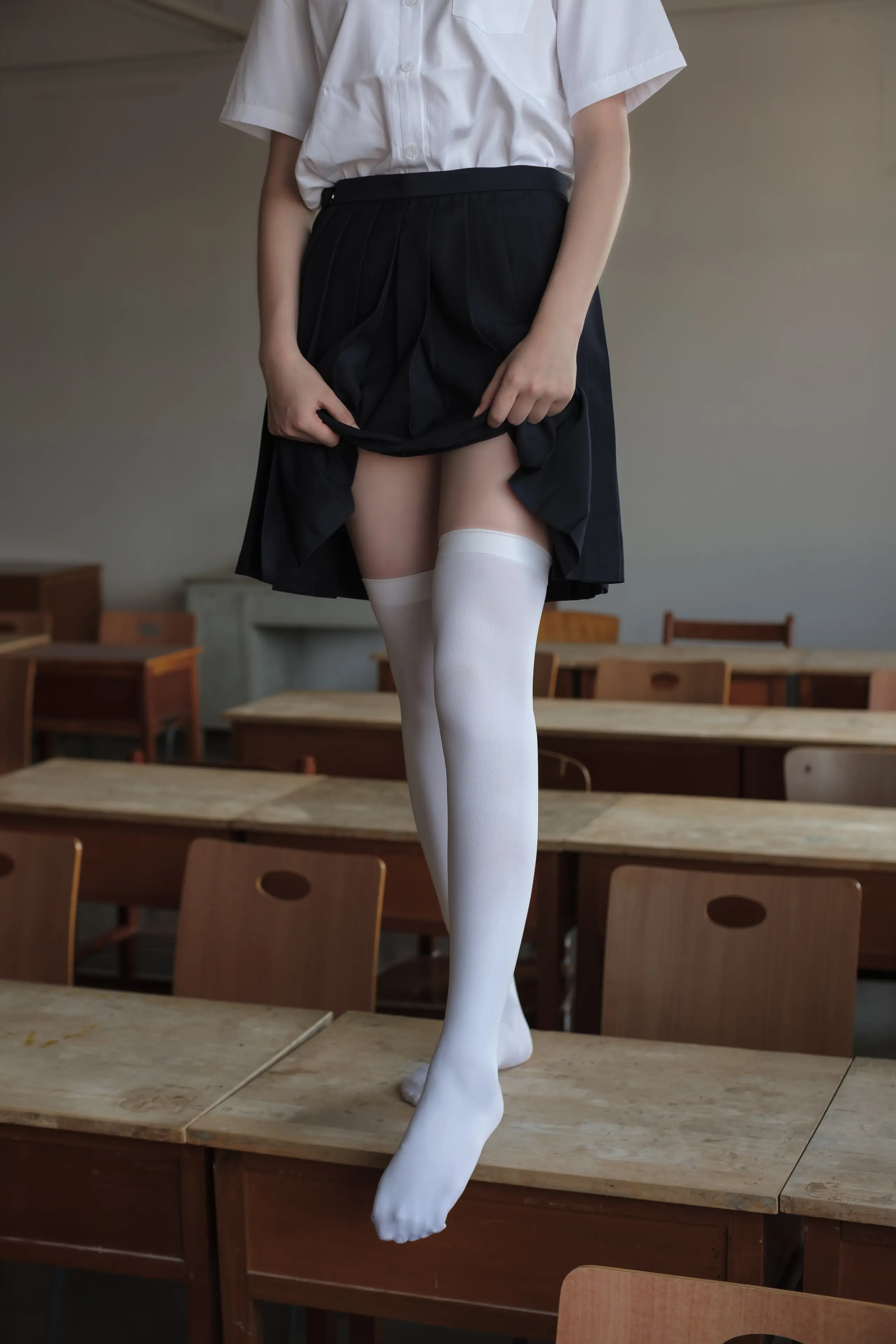 森萝财团 BETA 教室里的JK白丝少女 [66P]