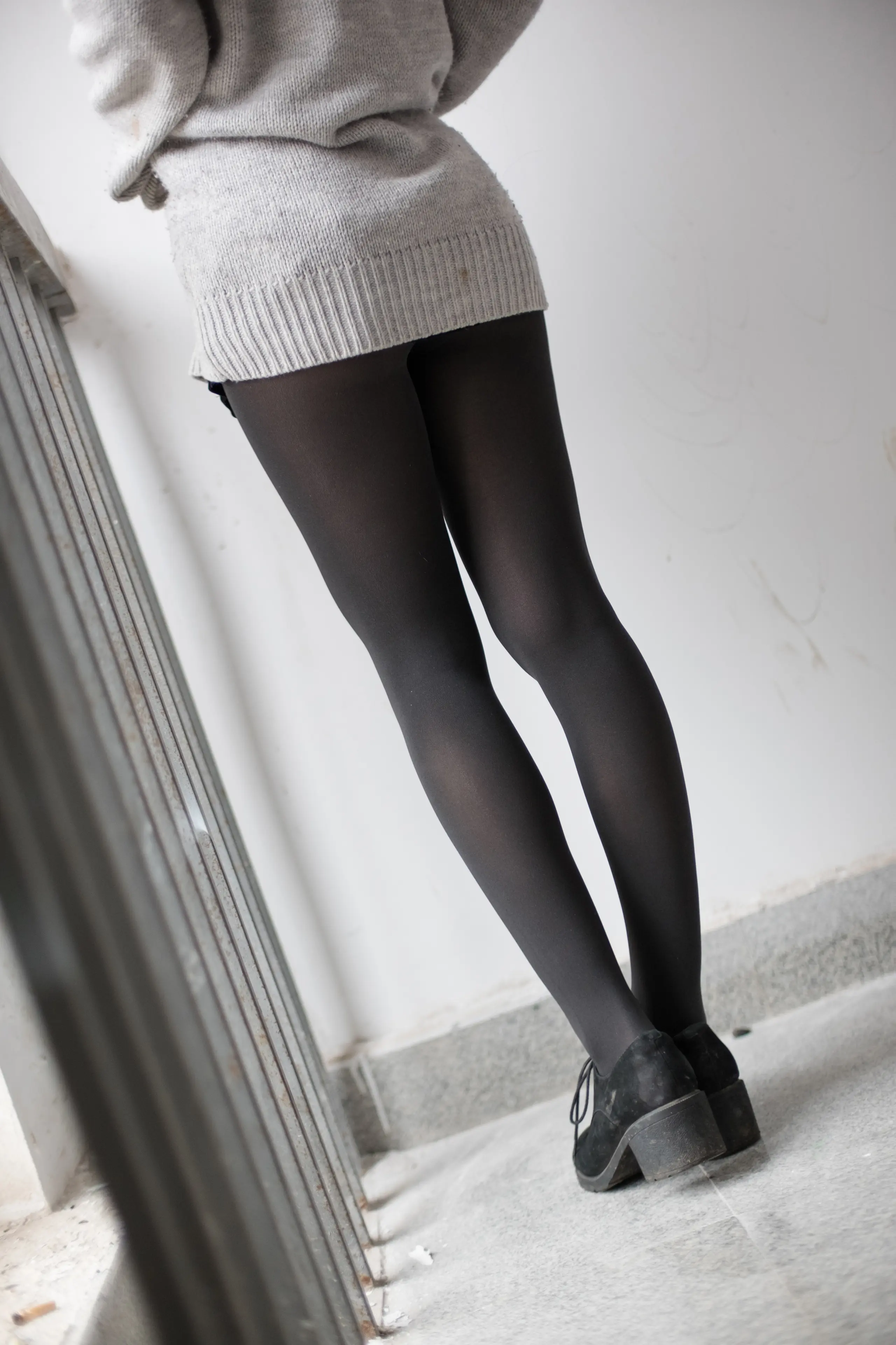 森萝财团 BETA 楼梯间的黑丝小妹 [47P]