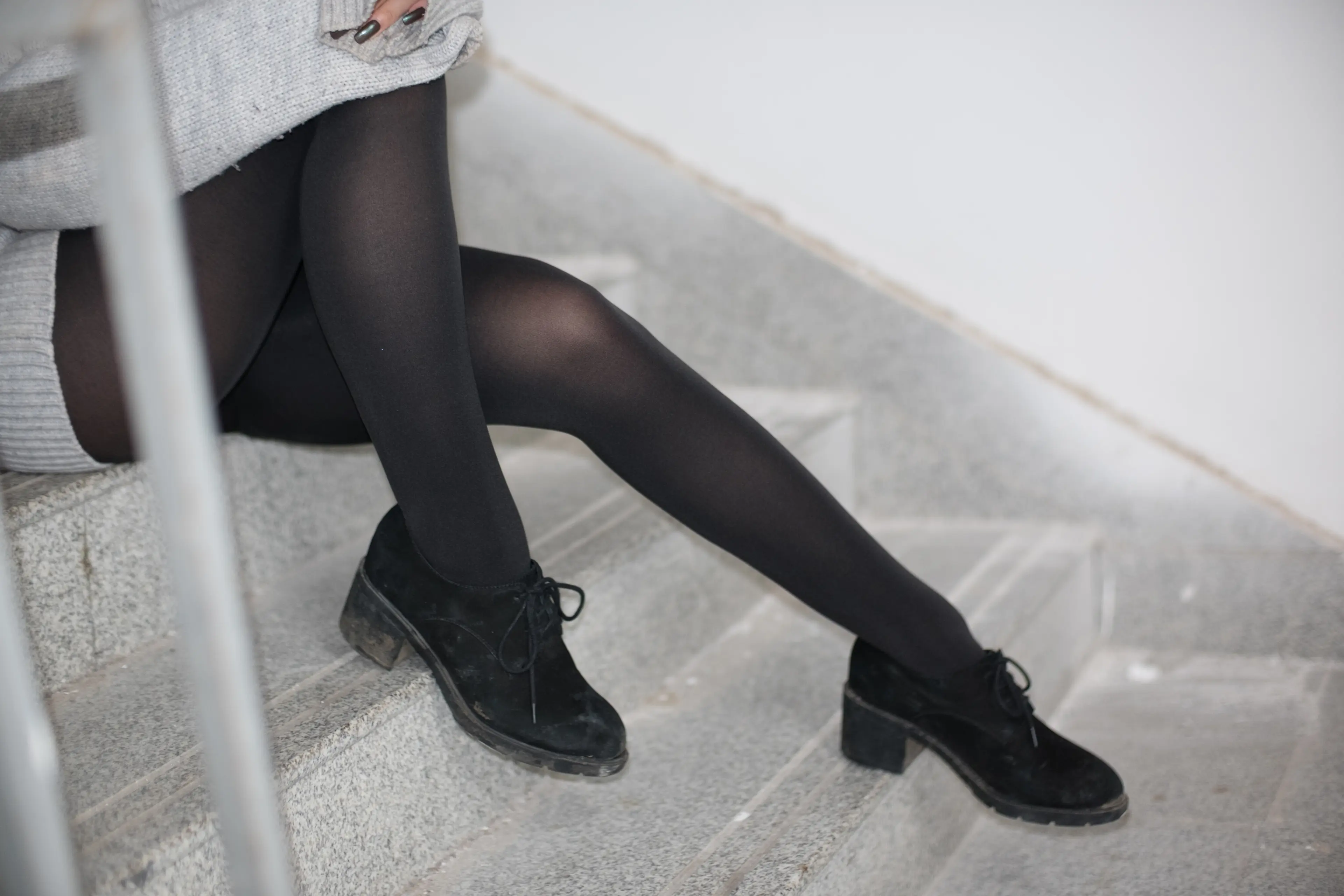 森萝财团 BETA 楼梯间的黑丝小妹 [47P]