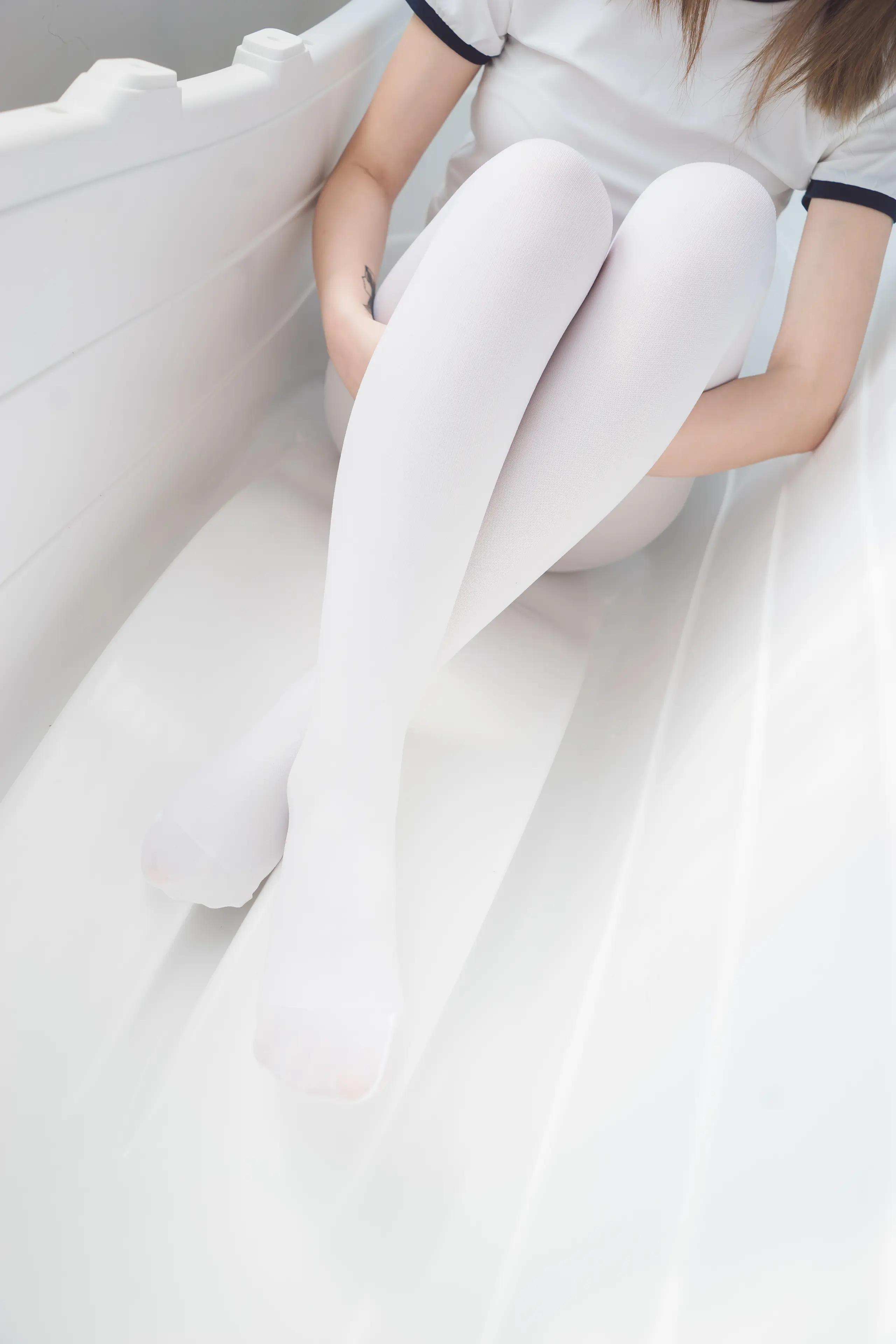 森萝财团 BETA 浴缸白丝 [48P]