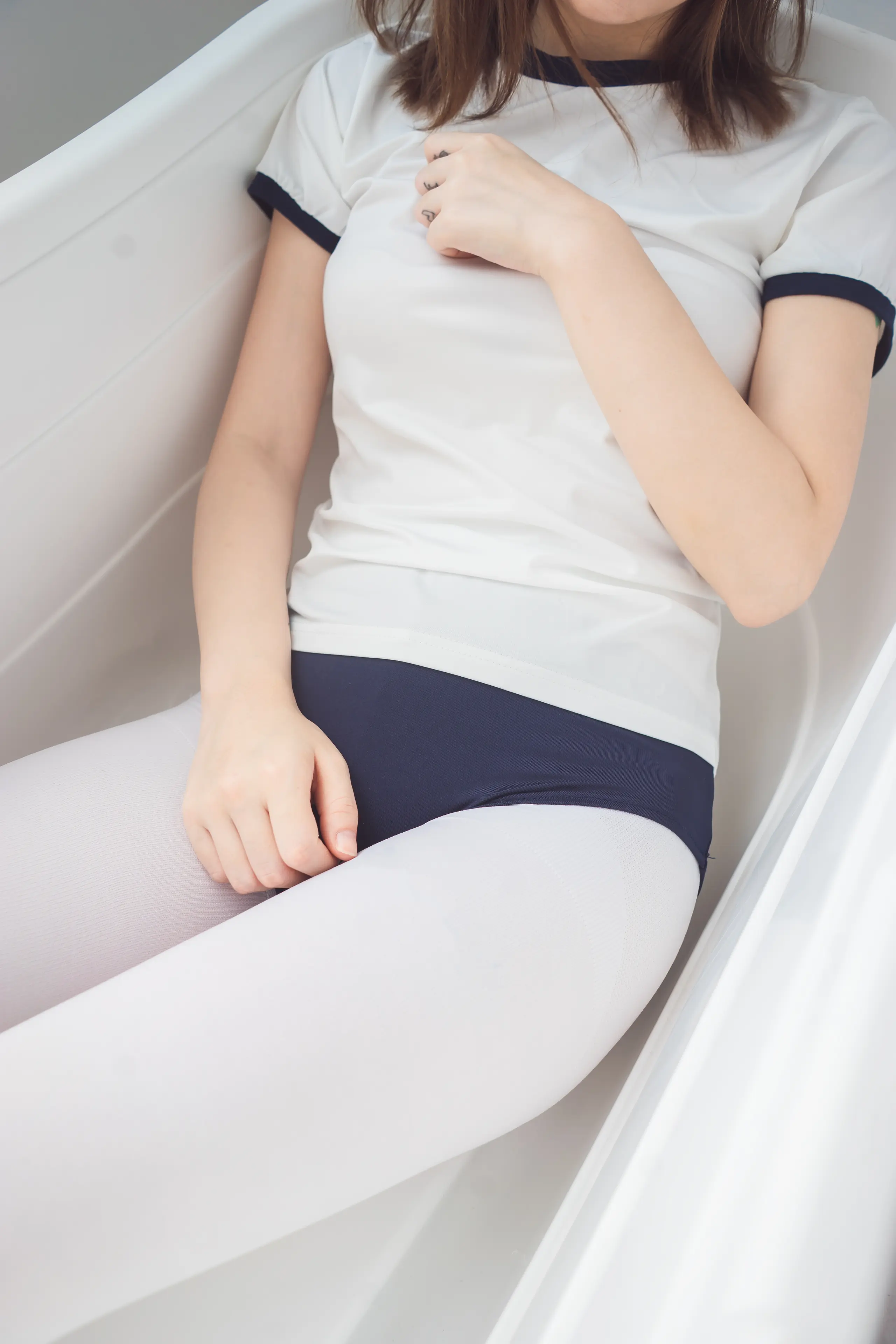 森萝财团 BETA 浴缸白丝 [48P]