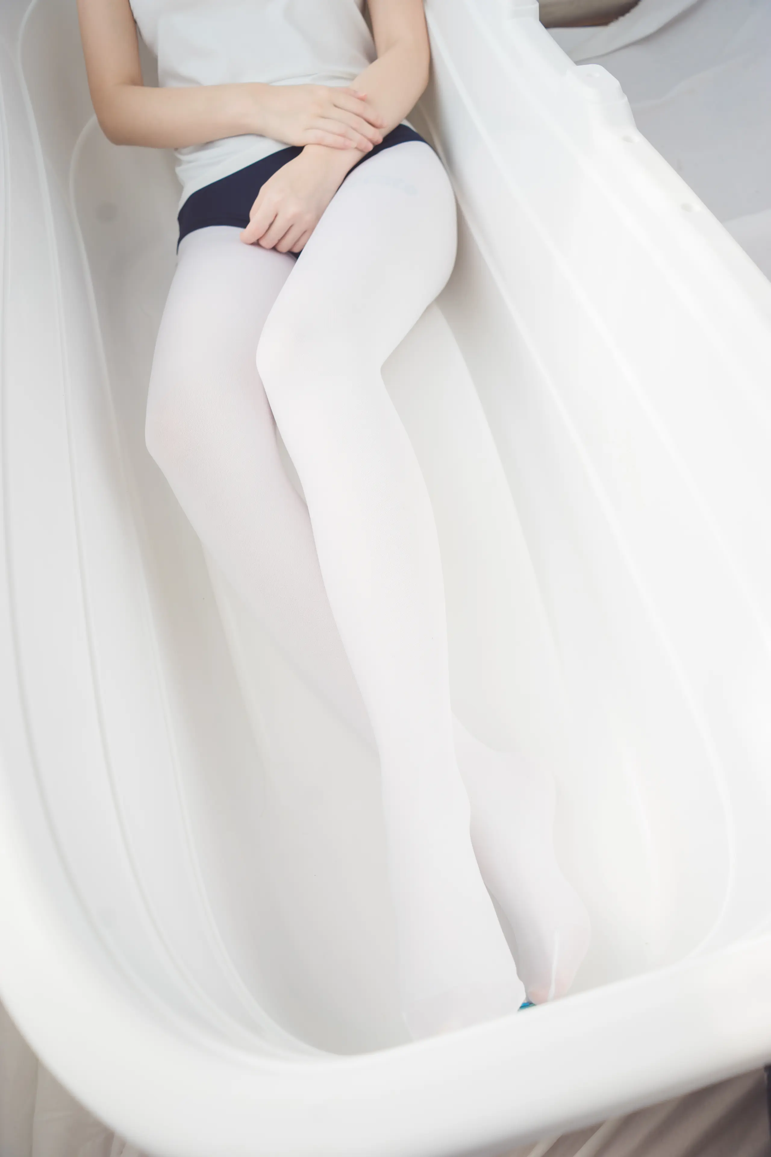 森萝财团 BETA 浴缸白丝 [48P]