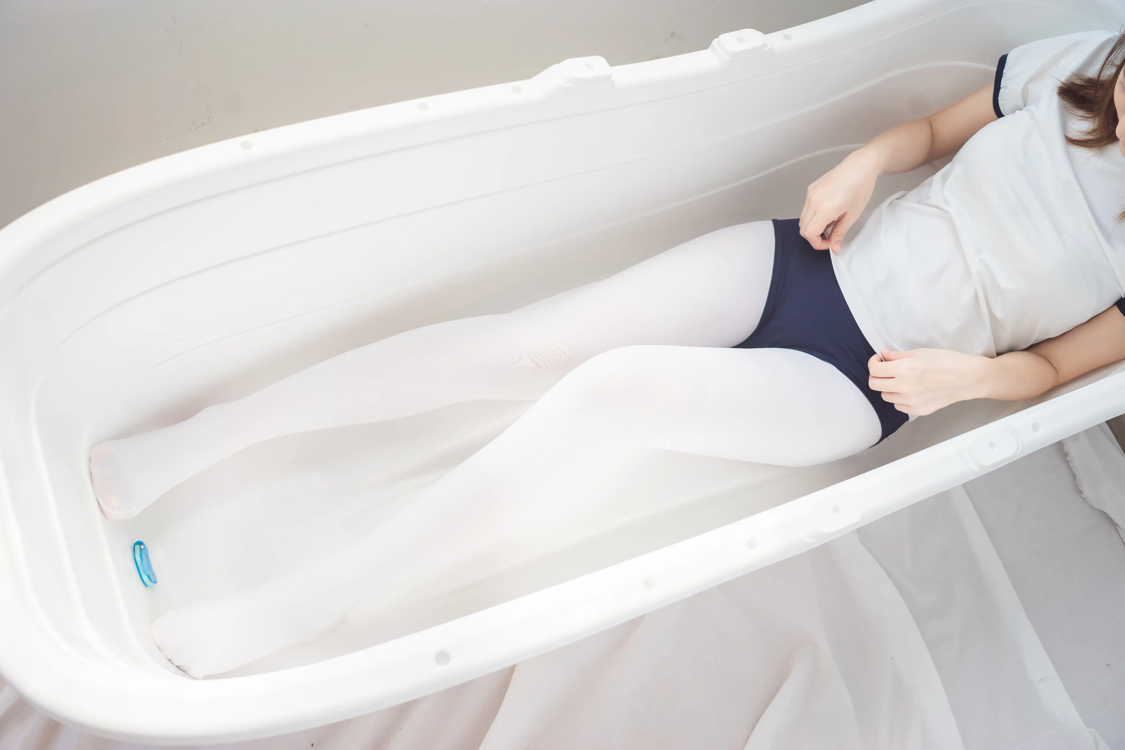 森萝财团 BETA 浴缸白丝 [48P]