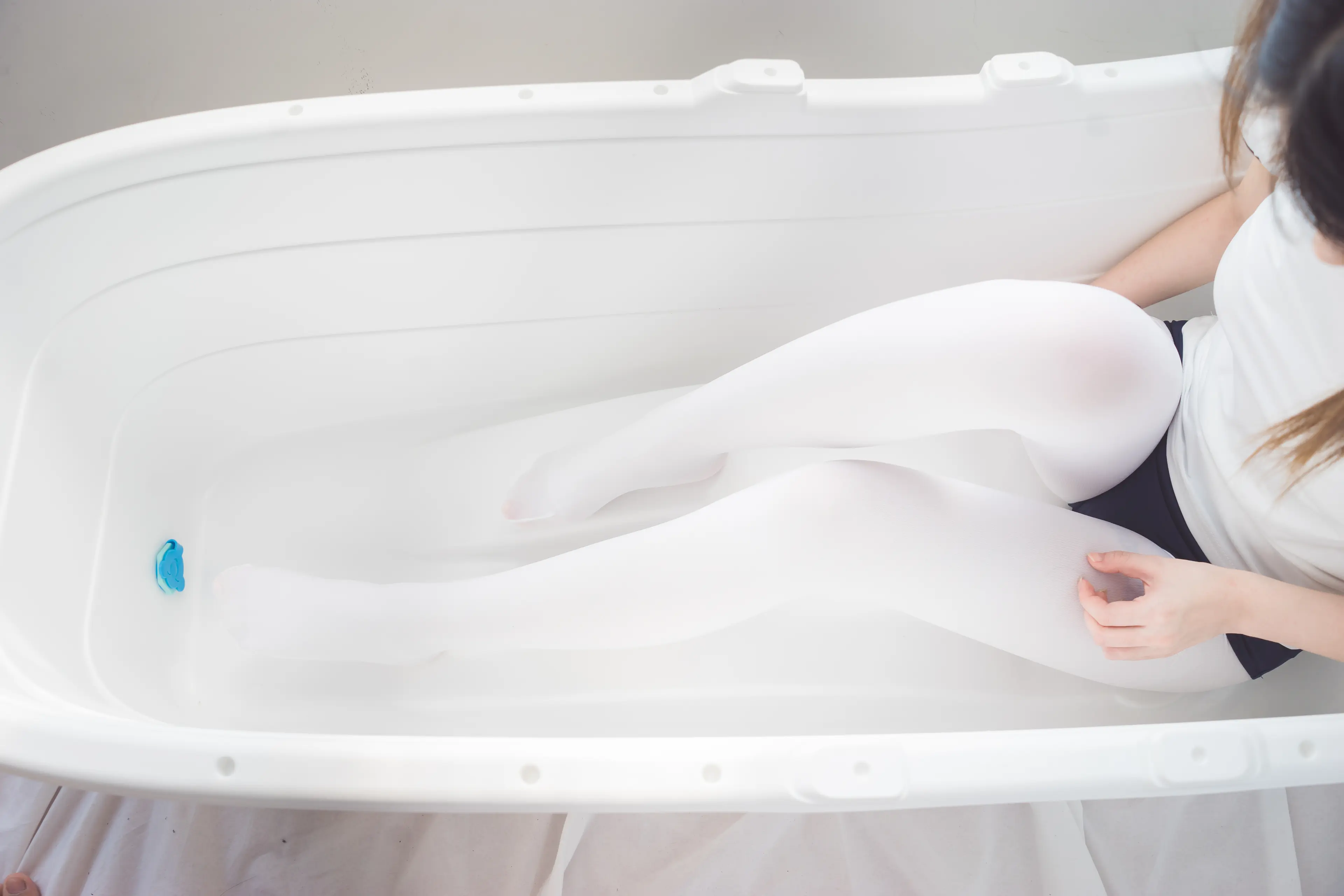 森萝财团 BETA 浴缸白丝 [48P]