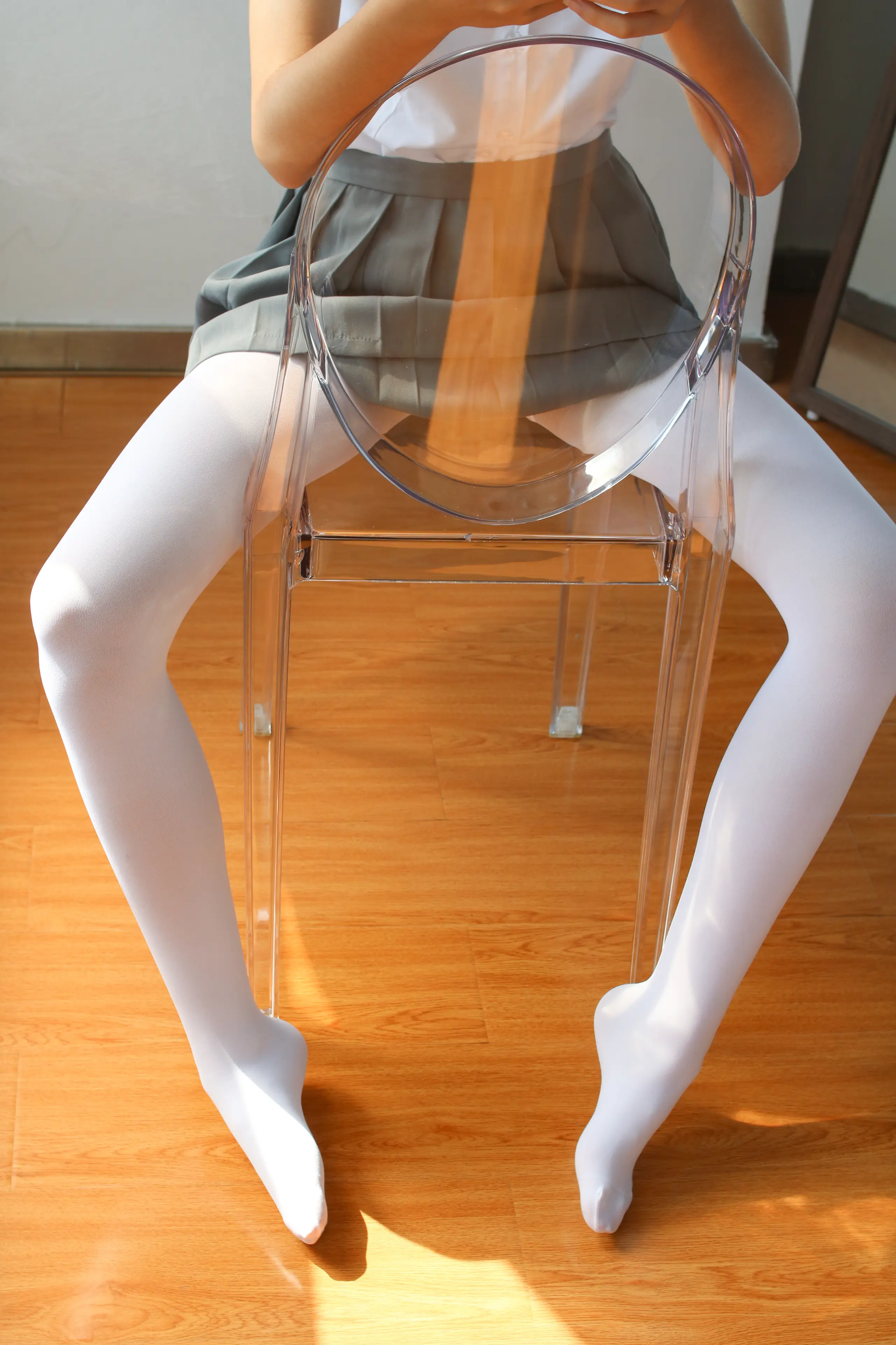 森萝财团 BETA 玩手机的白丝少女 [182P]