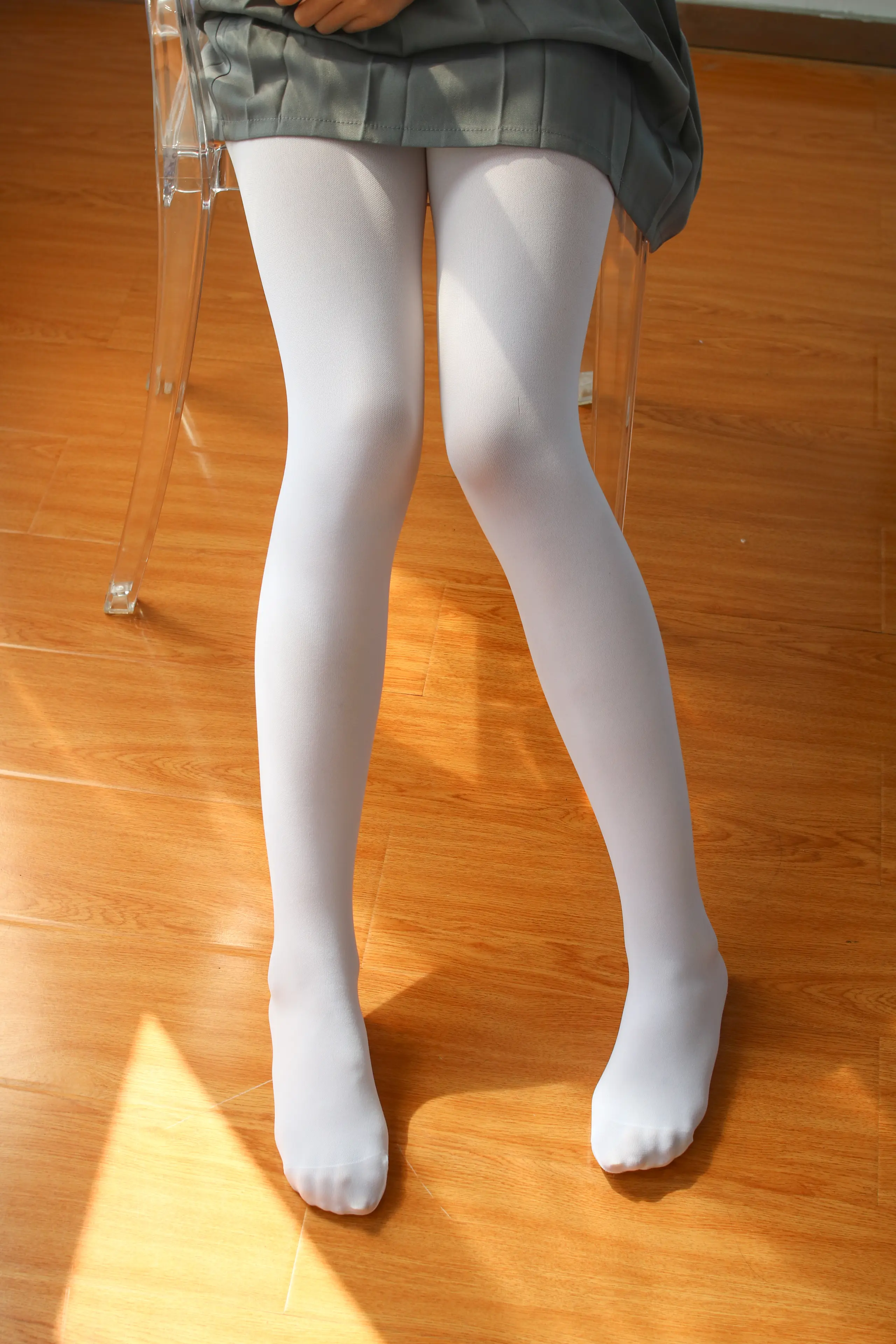 森萝财团 BETA 玩手机的白丝少女 [182P]