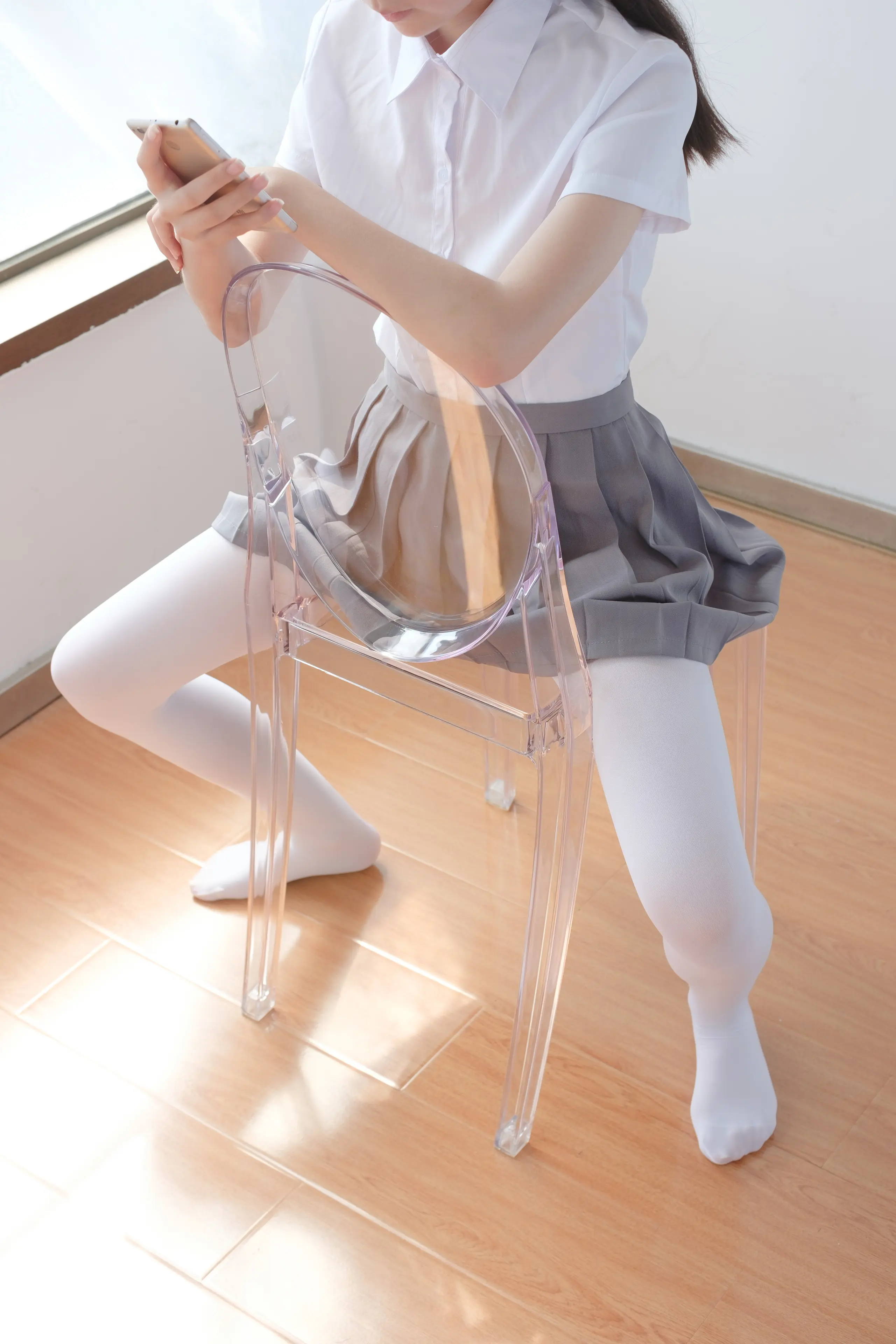 森萝财团 BETA 玩手机的白丝少女 [182P]