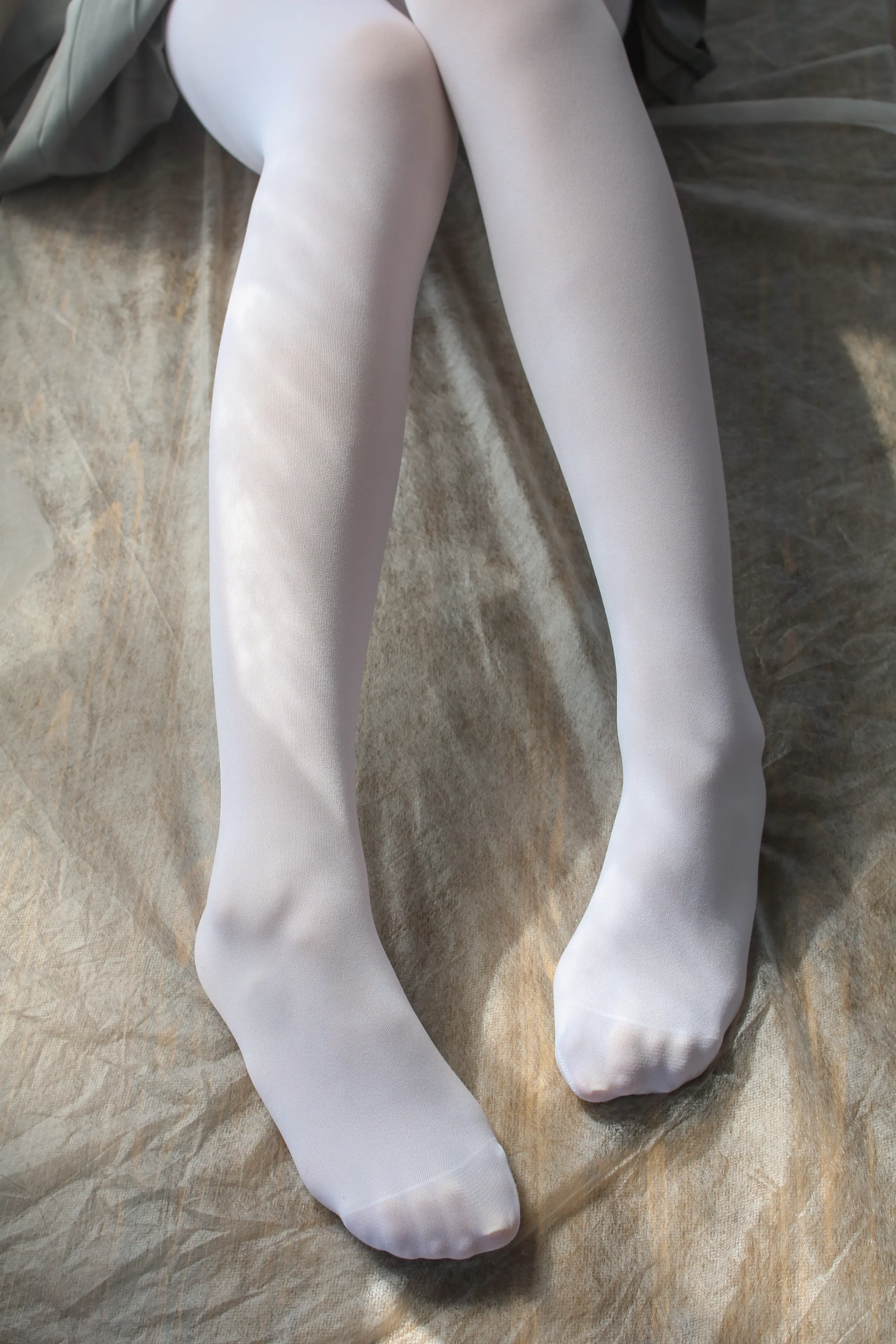 森萝财团 BETA 玩手机的白丝少女 [182P]