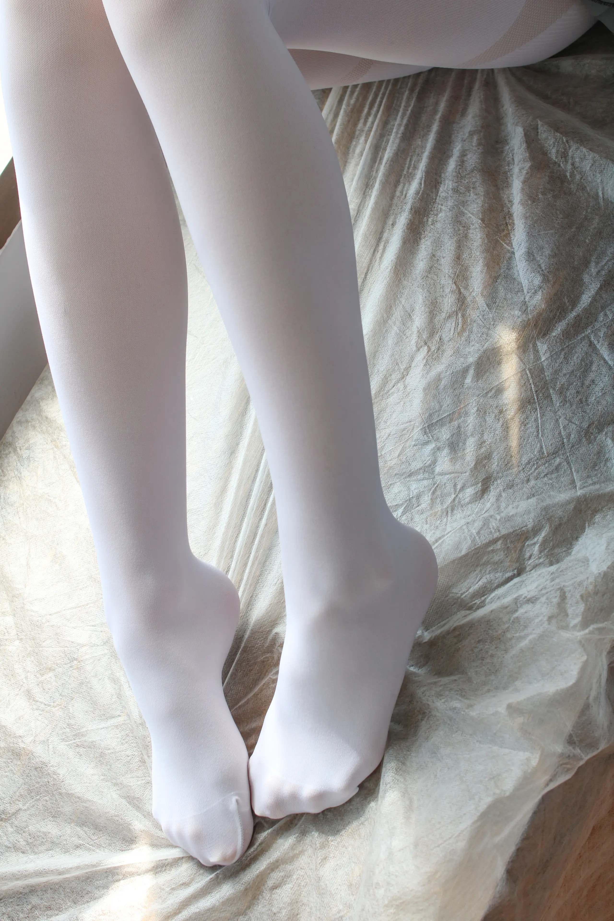 森萝财团 BETA 玩手机的白丝少女 [182P]