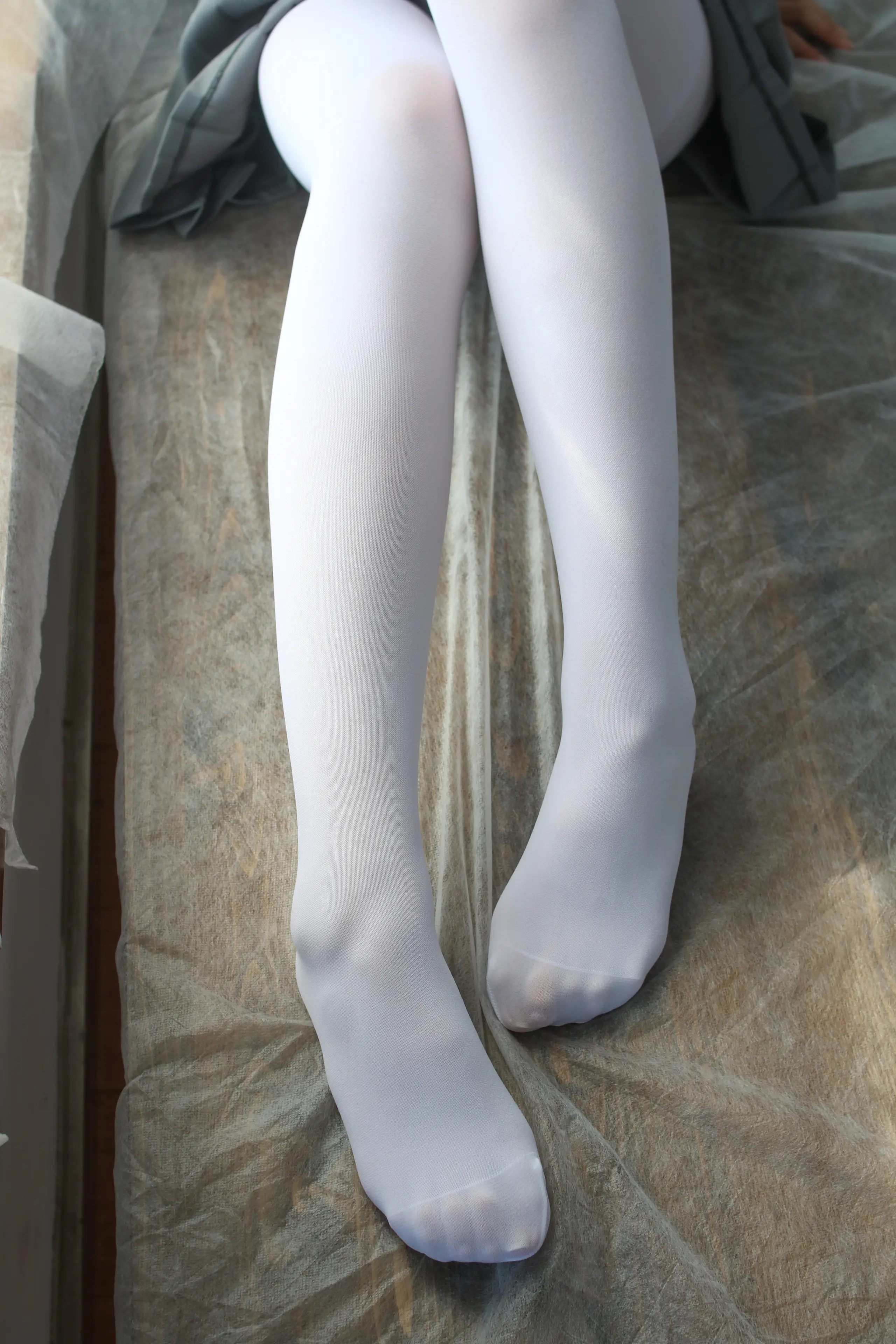 森萝财团 BETA 玩手机的白丝少女 [182P]