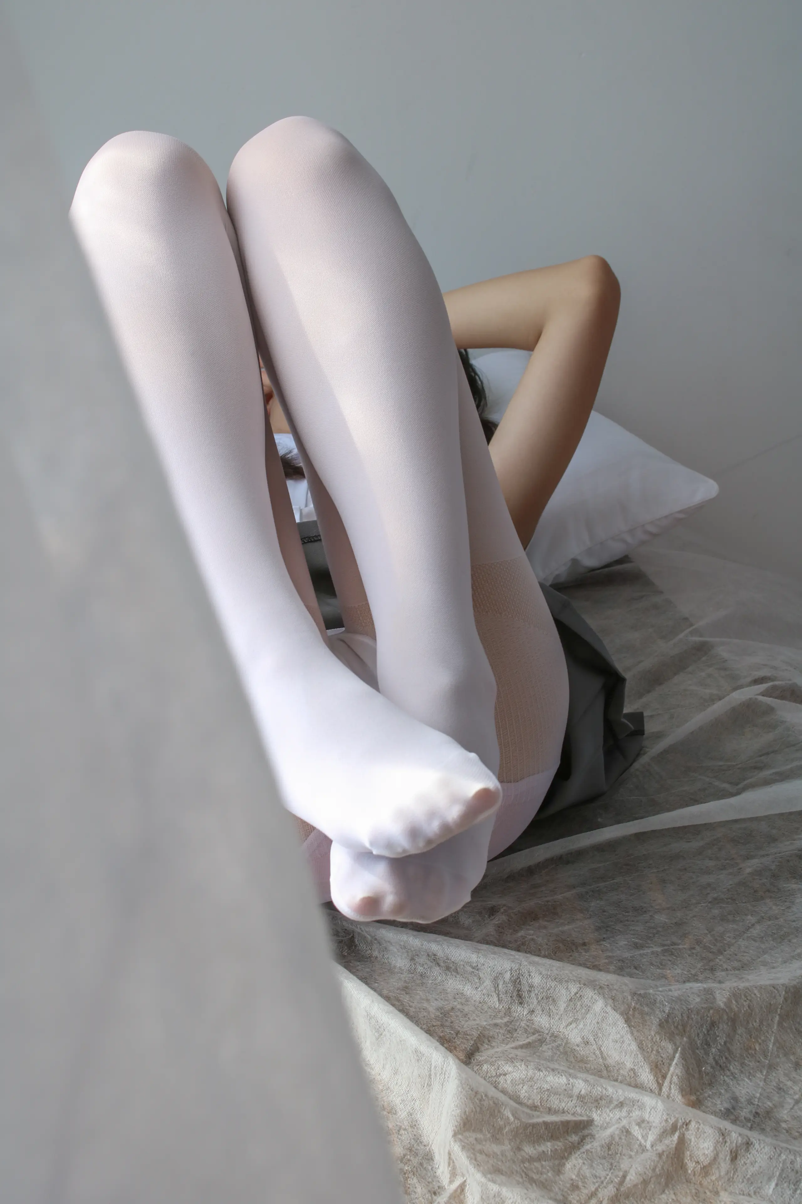 森萝财团 BETA 玩手机的白丝少女 [182P]