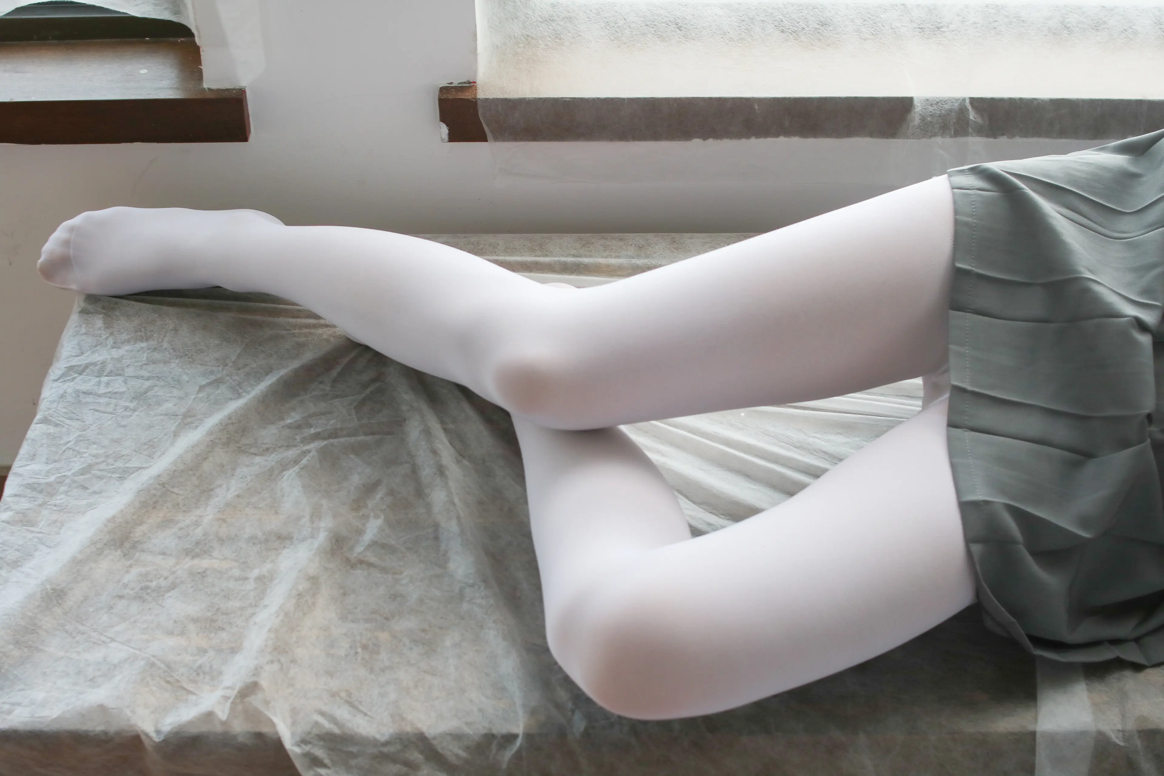 森萝财团 BETA 玩手机的白丝少女 [182P]