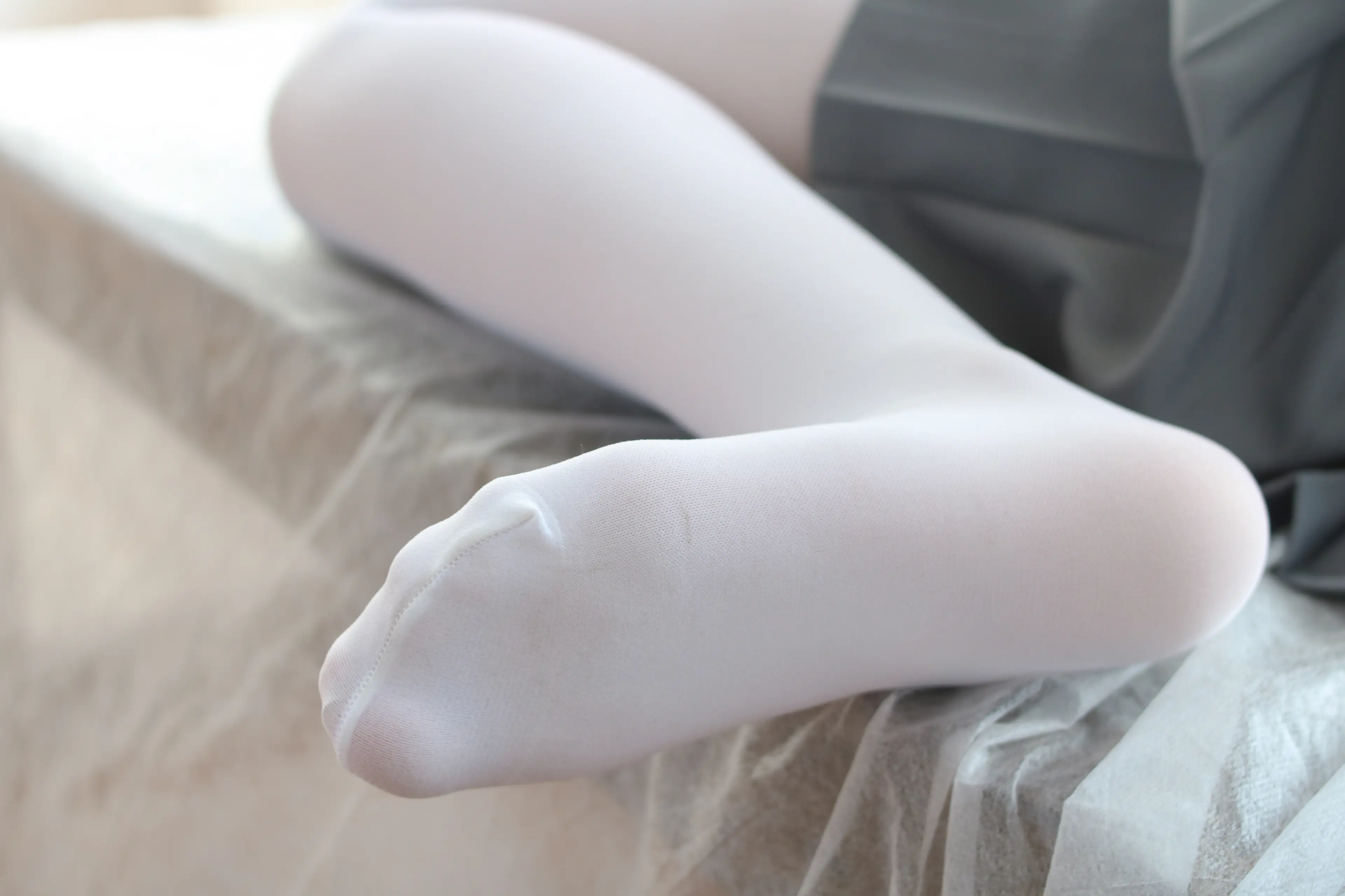 森萝财团 BETA 玩手机的白丝少女 [182P]