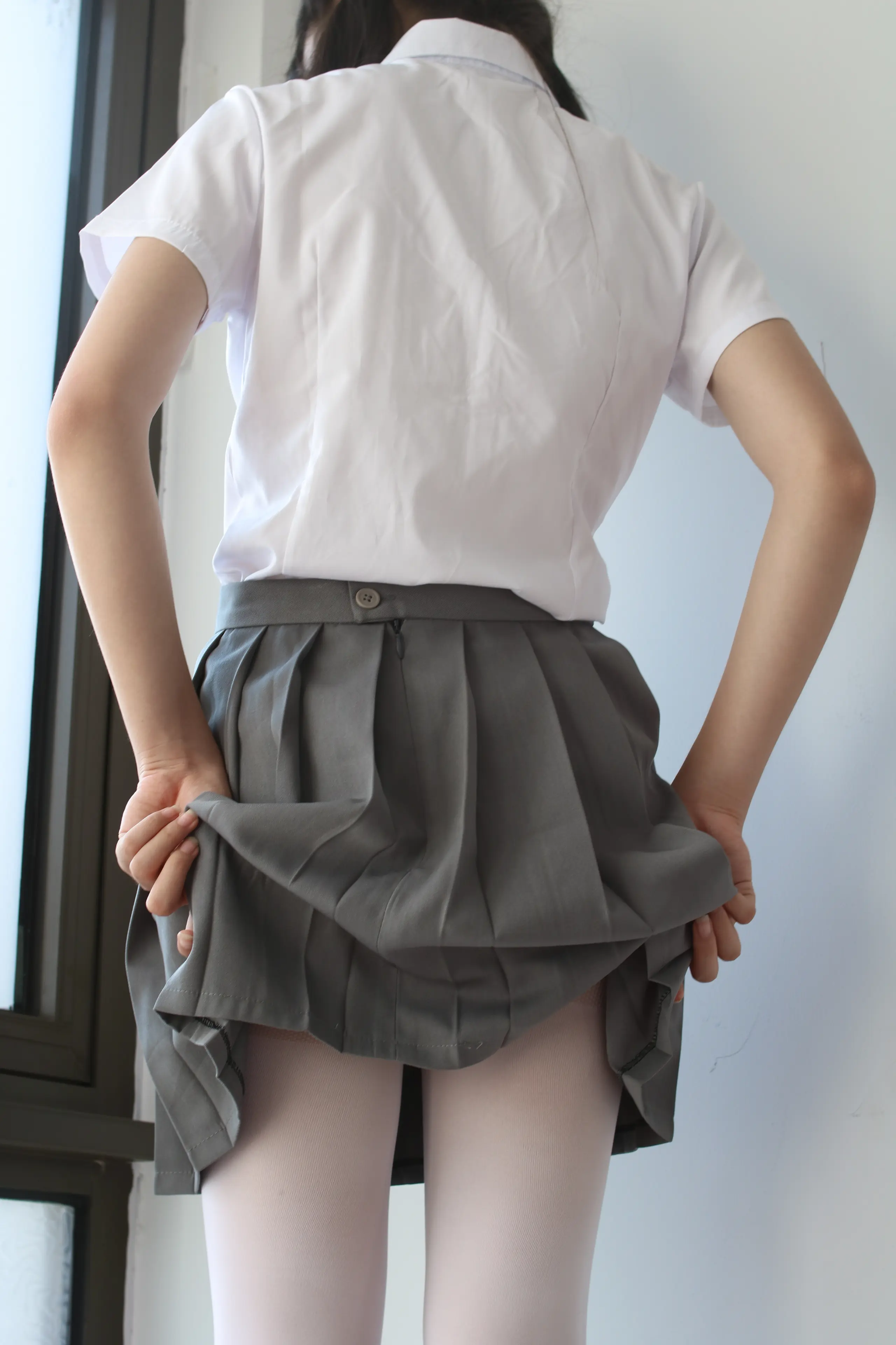 森萝财团 BETA 玩手机的白丝少女 [182P]