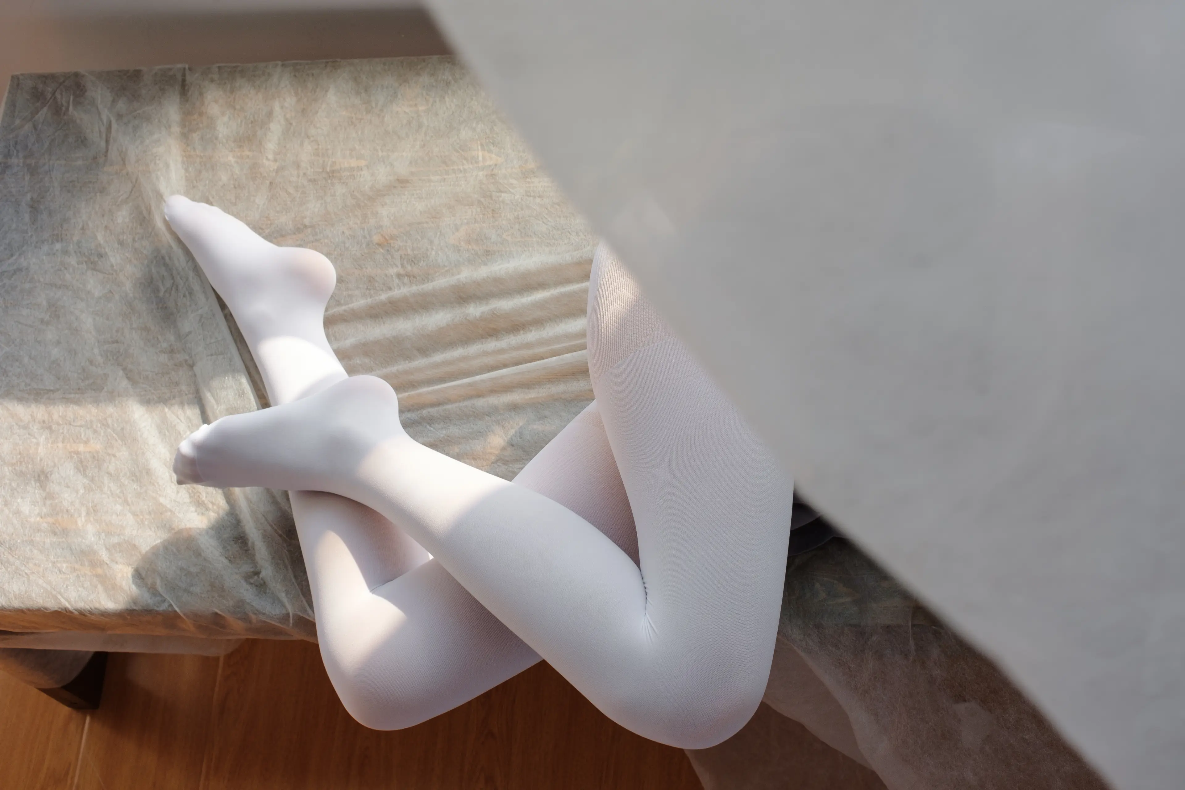 森萝财团 BETA 玩手机的白丝少女 [182P]