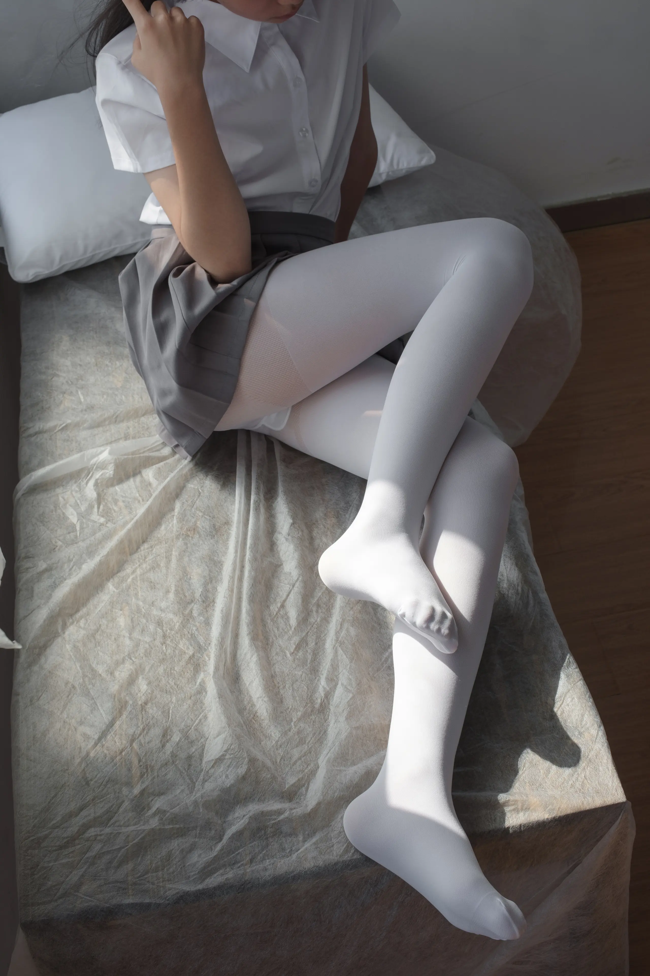 森萝财团 BETA 玩手机的白丝少女 [182P]