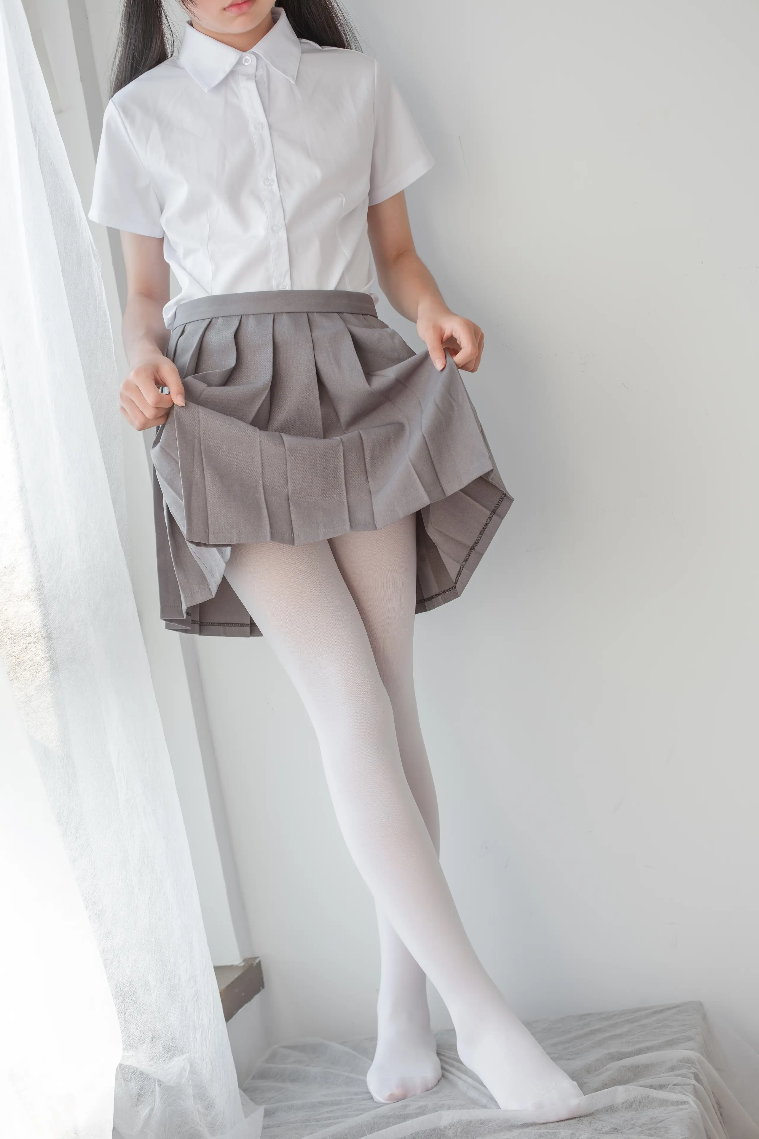 森萝财团 BETA 玩手机的白丝少女 [182P]