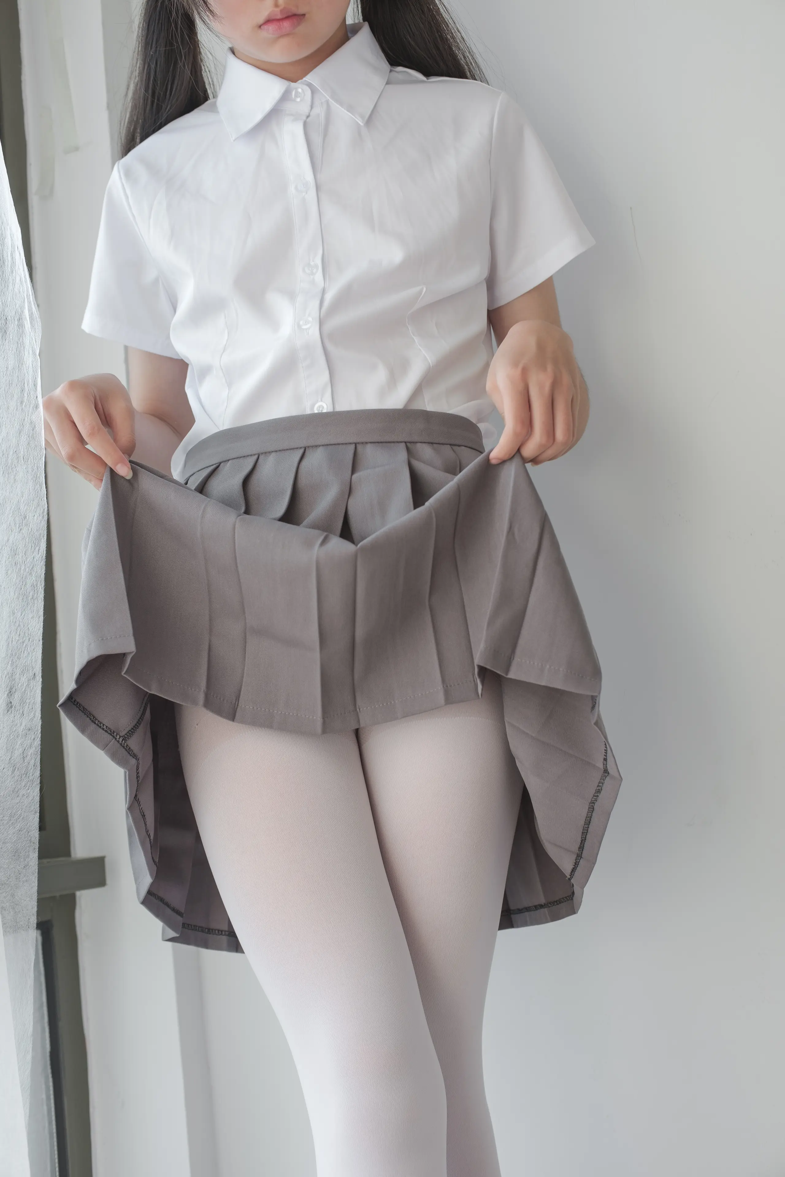 森萝财团 BETA 玩手机的白丝少女 [182P]