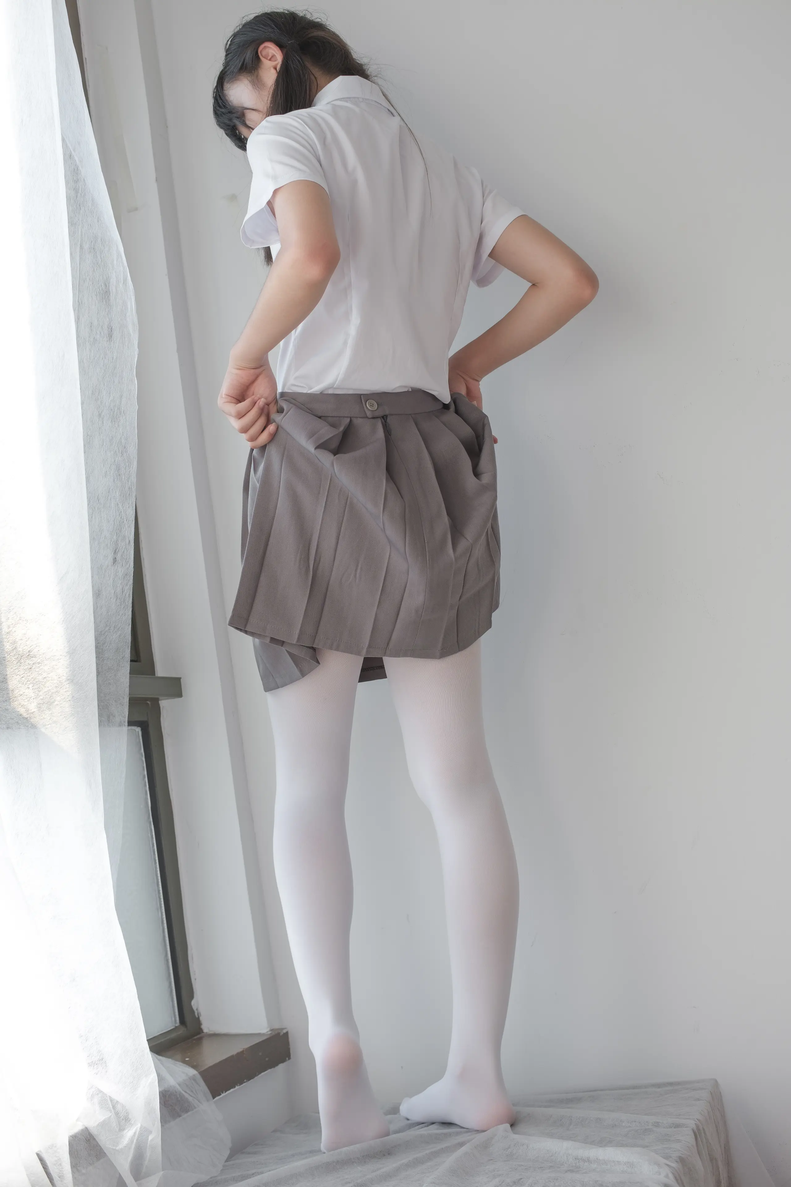 森萝财团 BETA 玩手机的白丝少女 [182P]