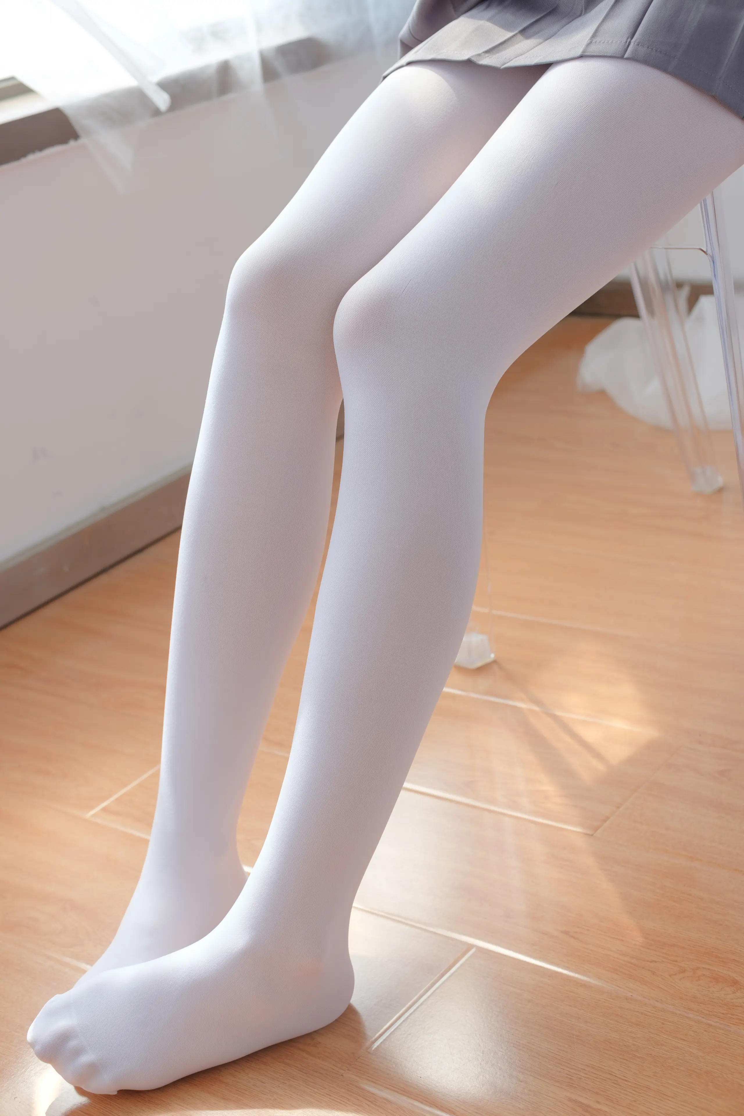 森萝财团 BETA 玩手机的白丝少女 [182P]