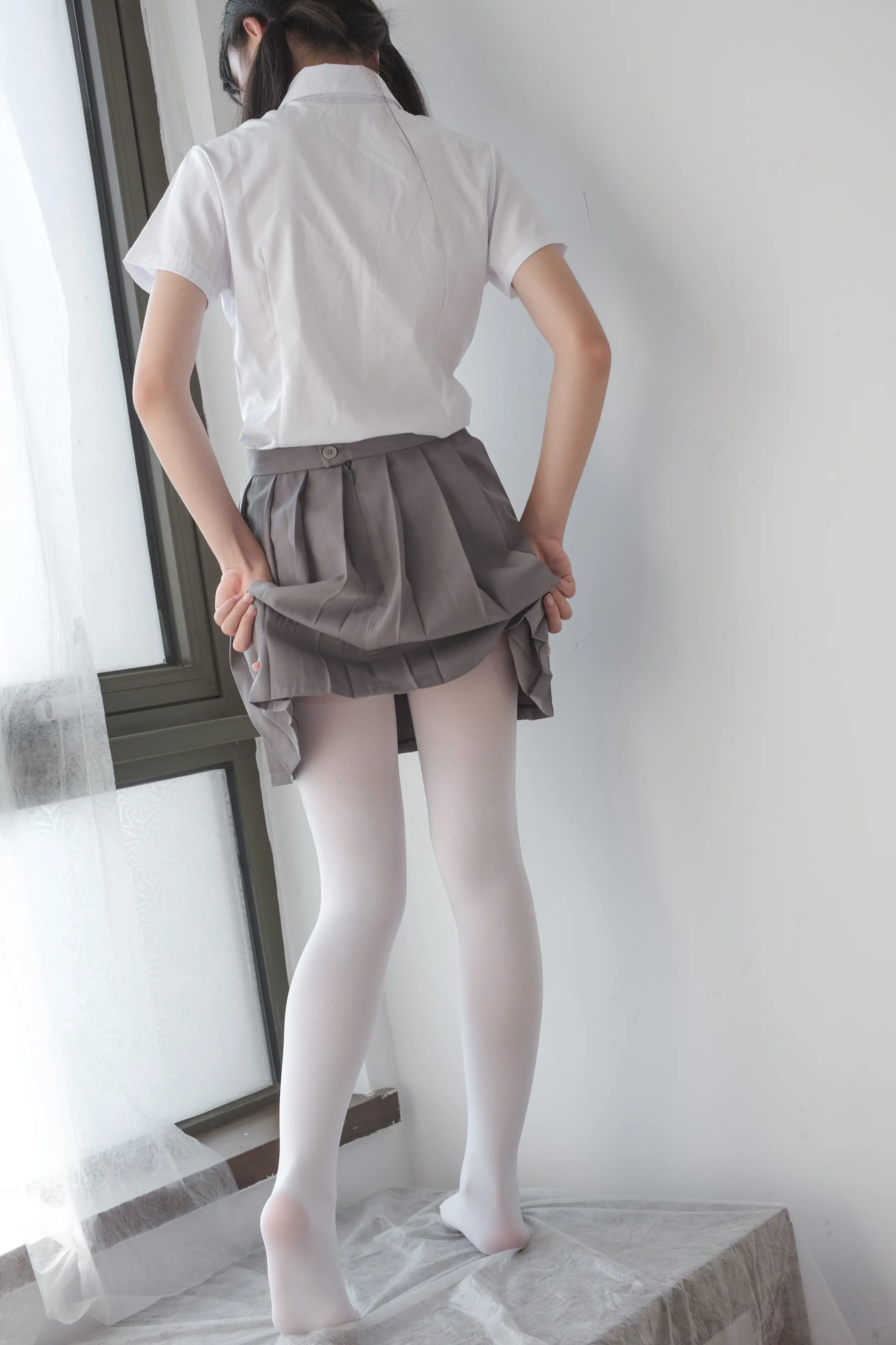 森萝财团 BETA 玩手机的白丝少女 [182P]