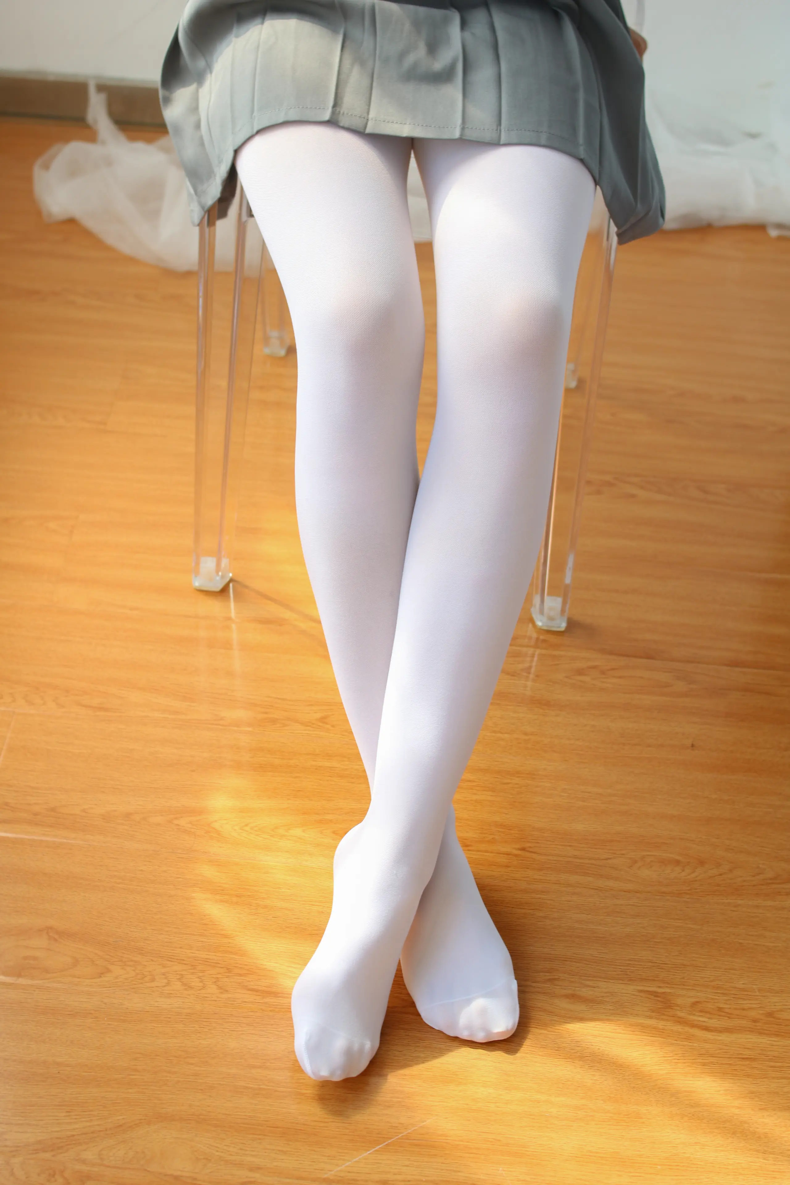 森萝财团 BETA 玩手机的白丝少女 [182P]