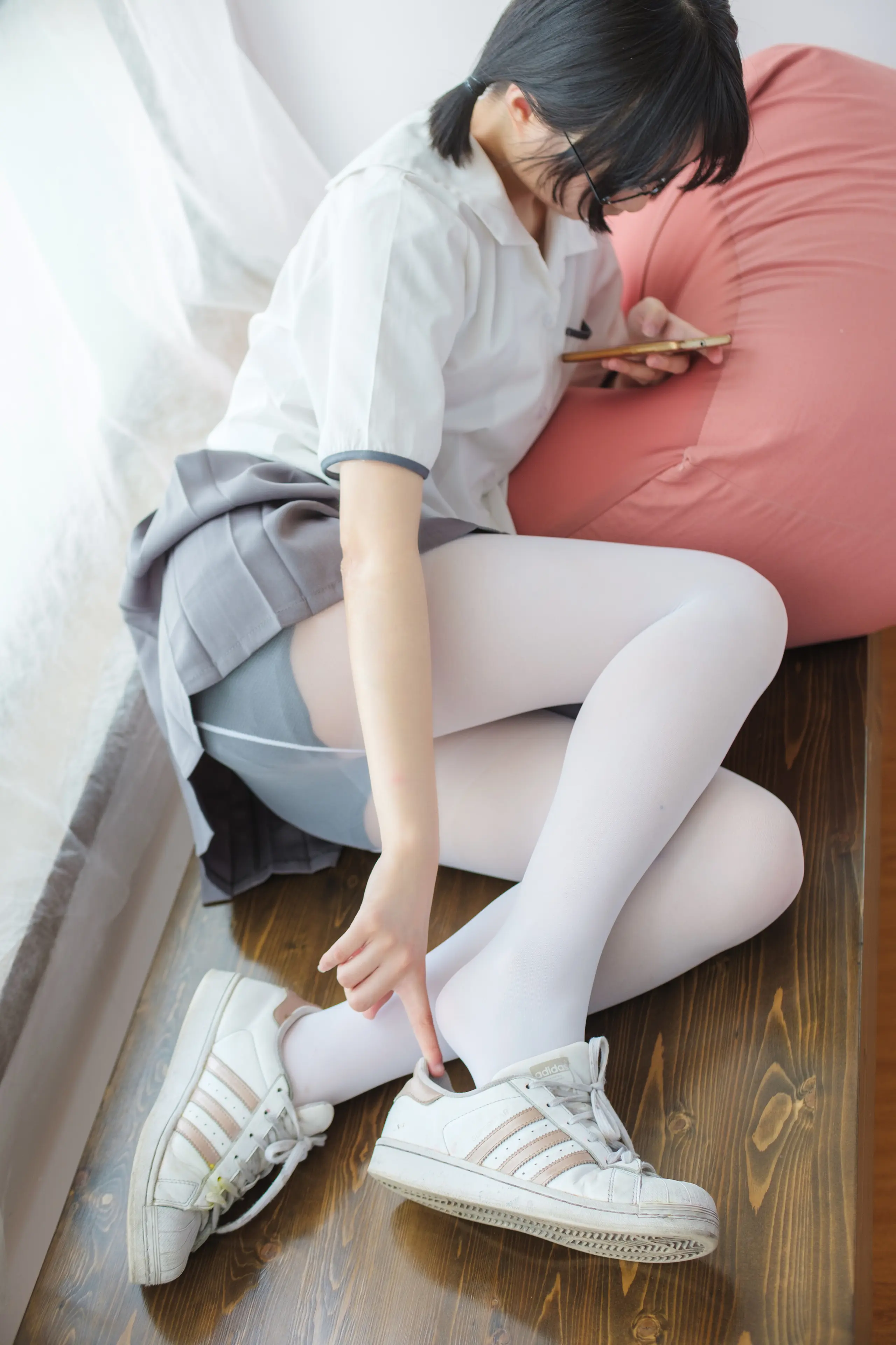 森萝财团 BETA 红色校服肉丝美足少女 [78P]