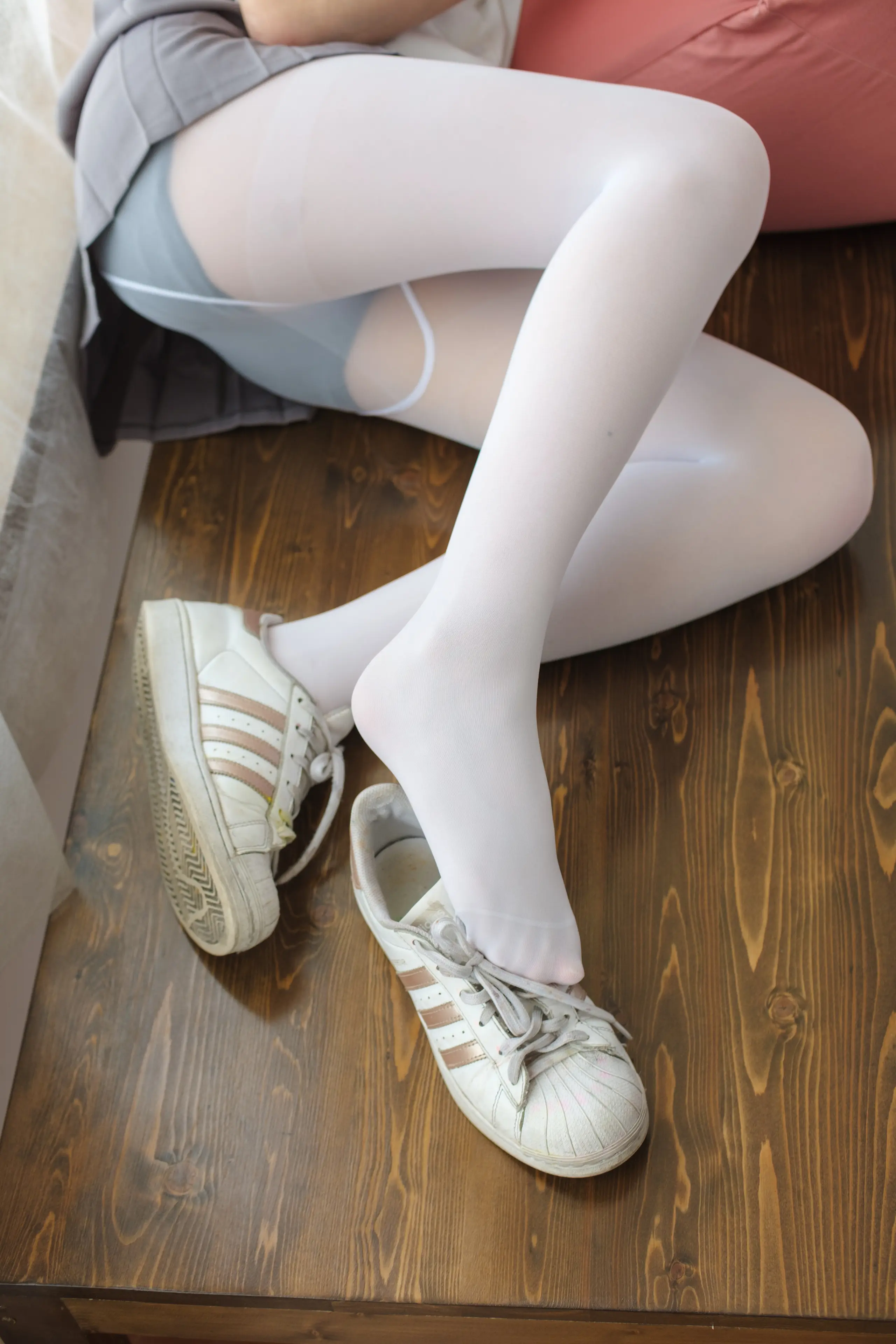 森萝财团 BETA 红色校服肉丝美足少女 [78P]