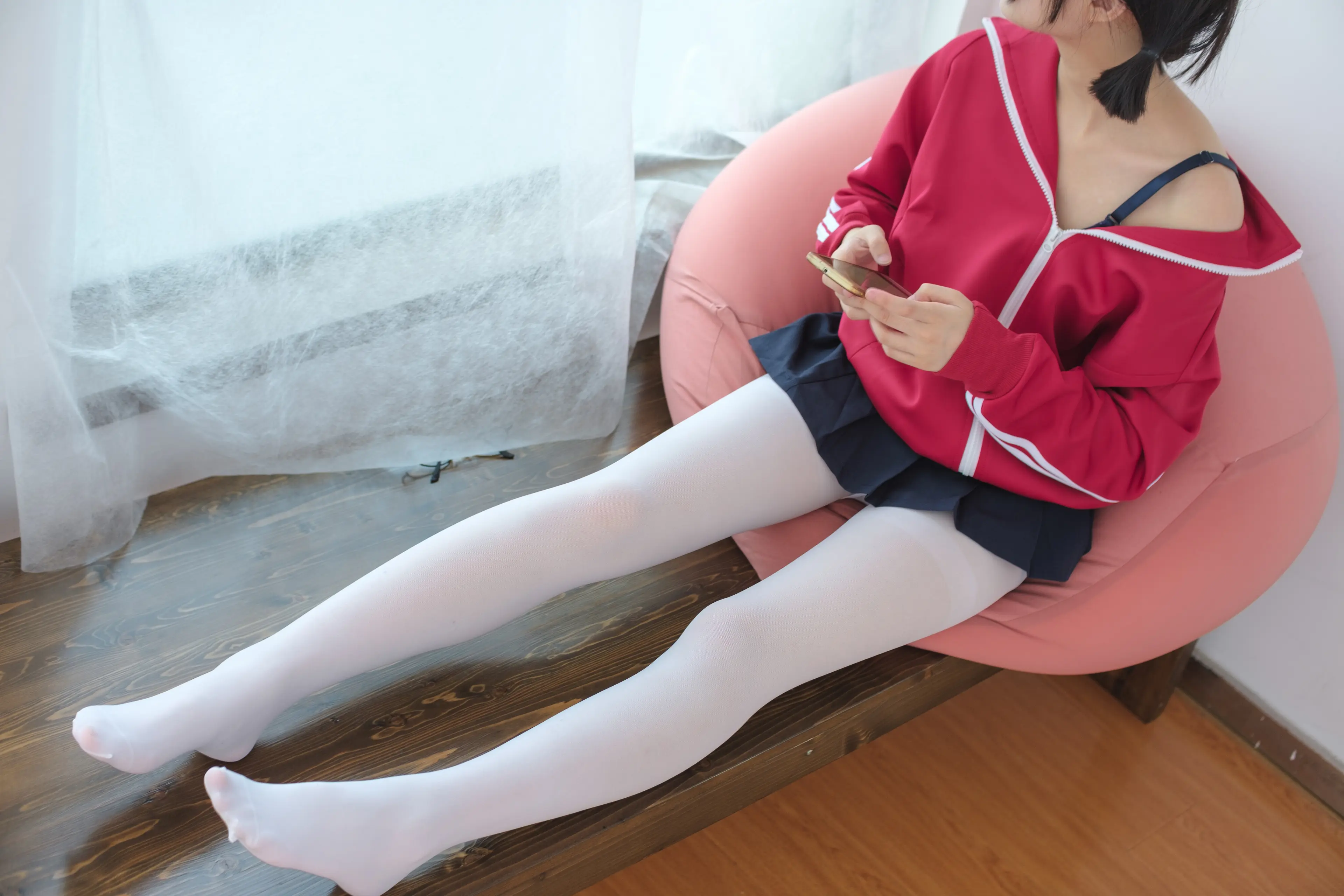 森萝财团 BETA 红色校服肉丝美足少女 [78P]