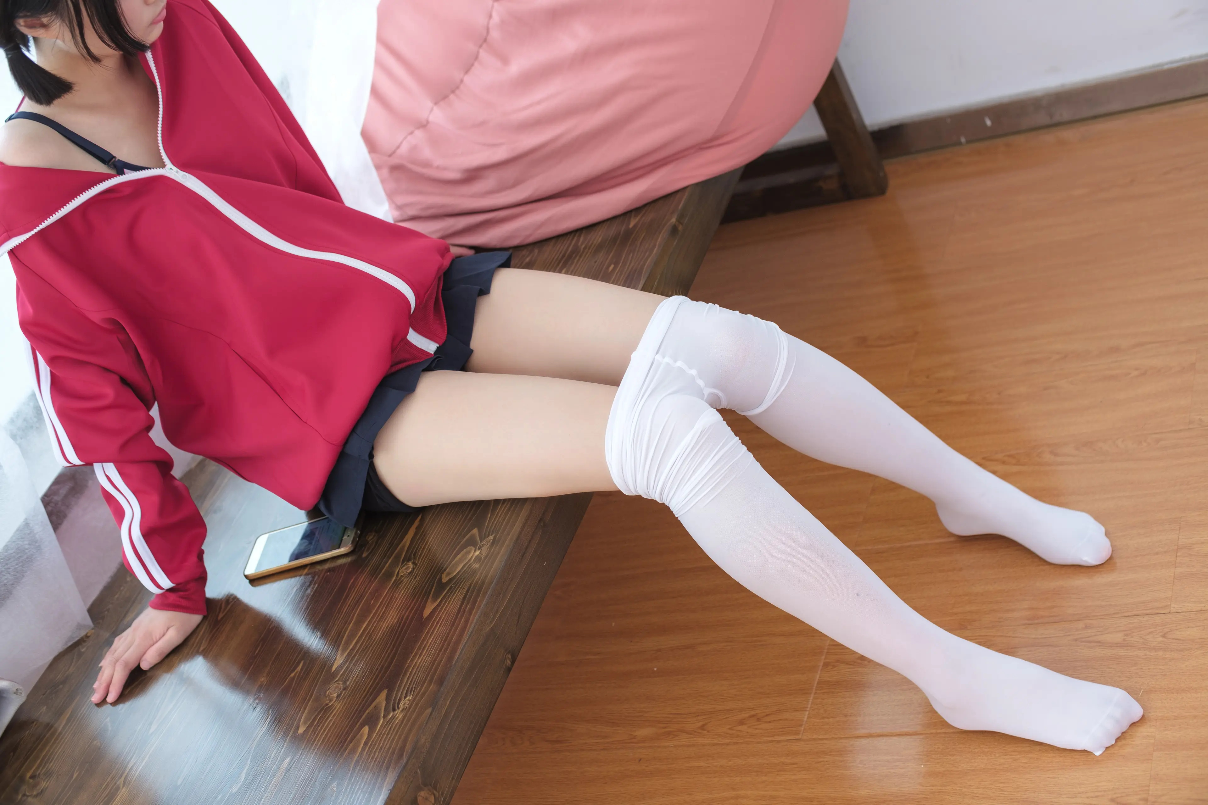 森萝财团 BETA 红色校服肉丝美足少女 [78P]