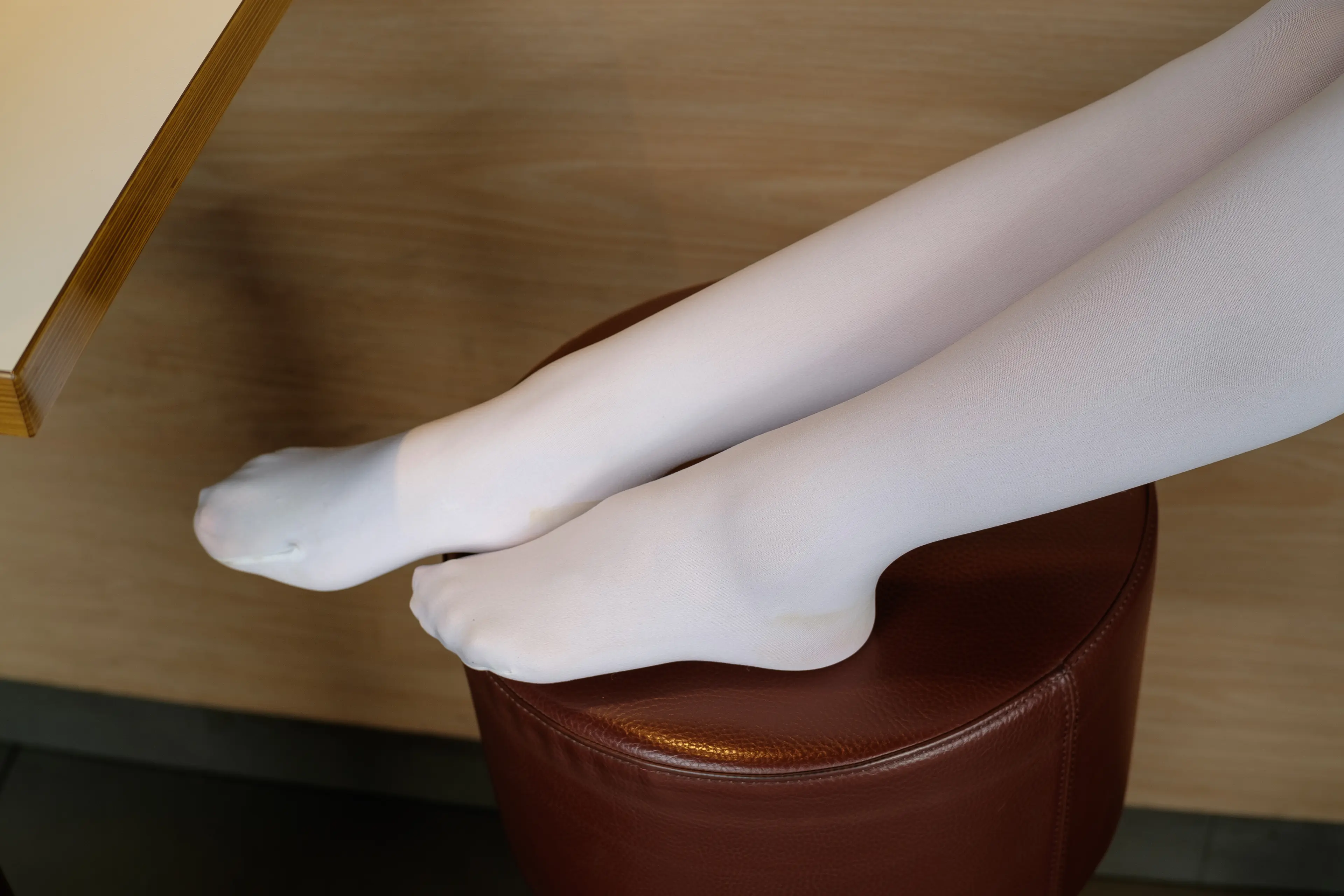 森萝财团 BETA 黑丝白丝外拍 [101P]