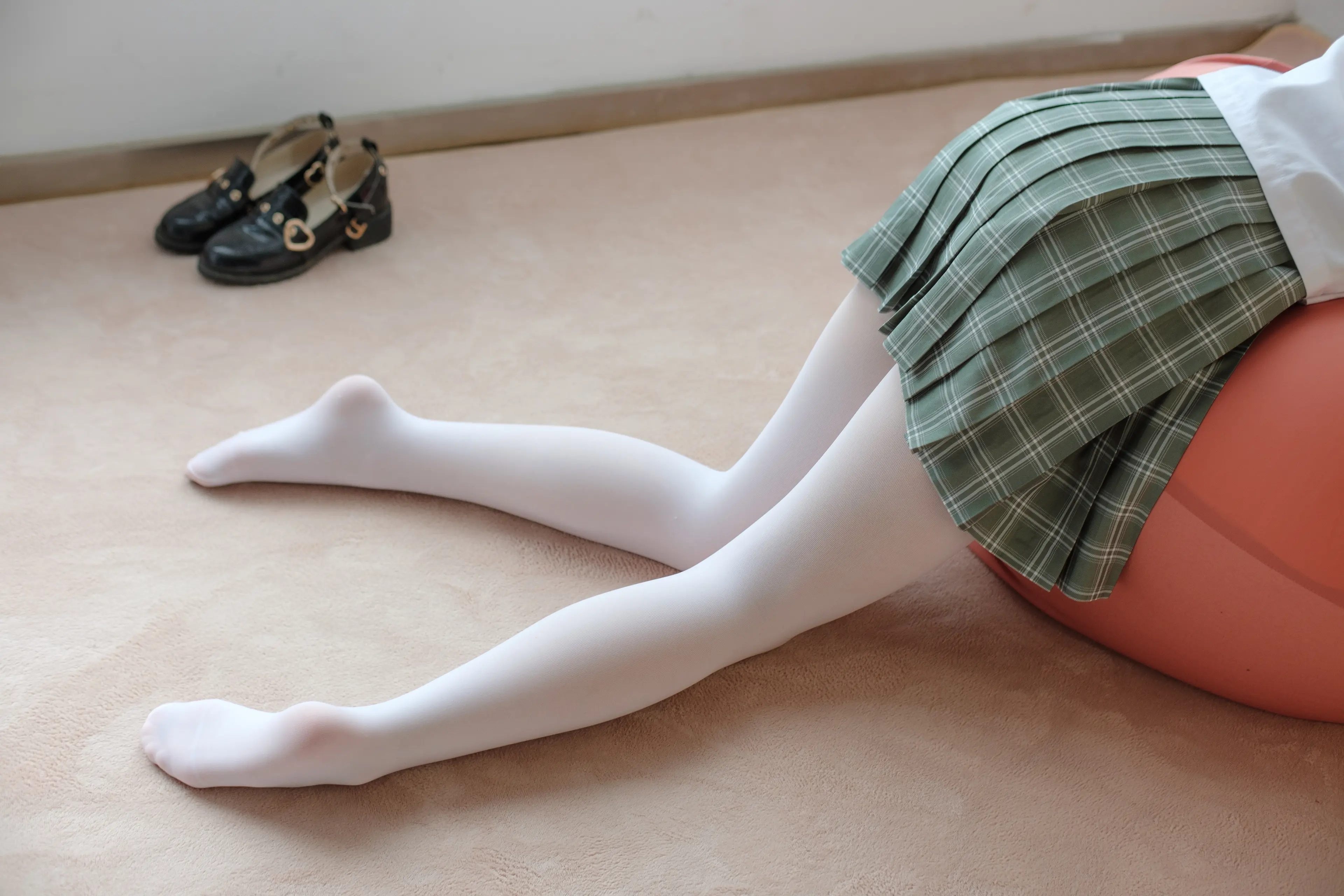 森萝财团 BETA JK白丝少女的美足 [225P]